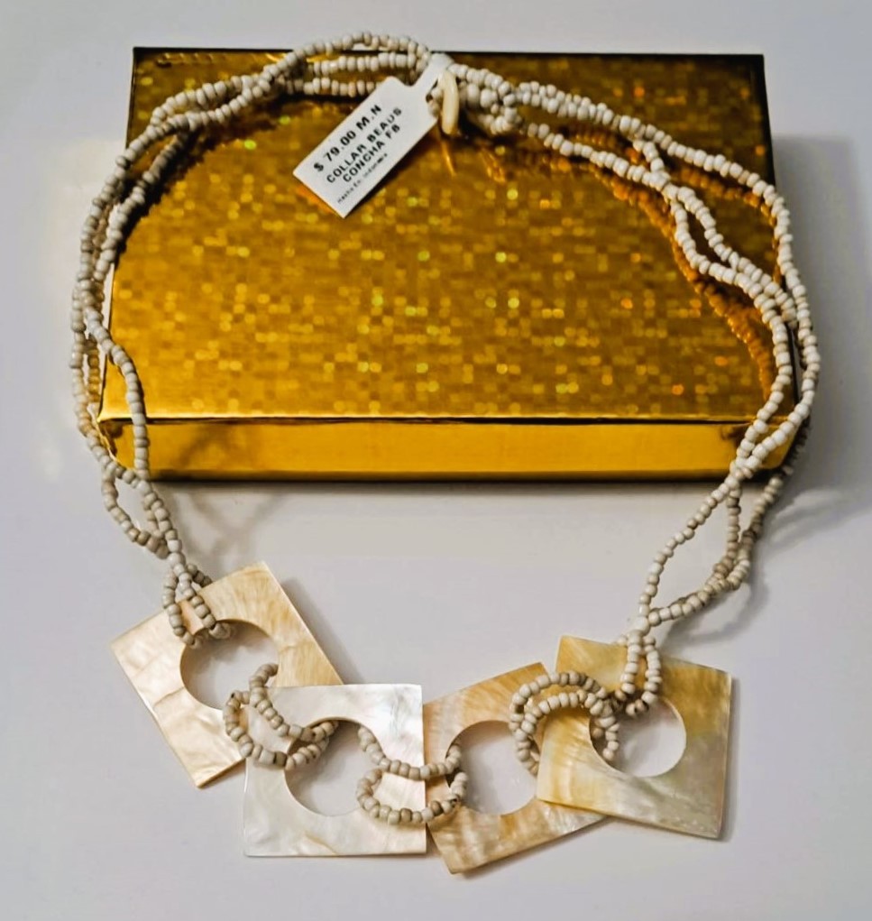 RARE Vintage Genuine Mother of Pearl Statement Necklace