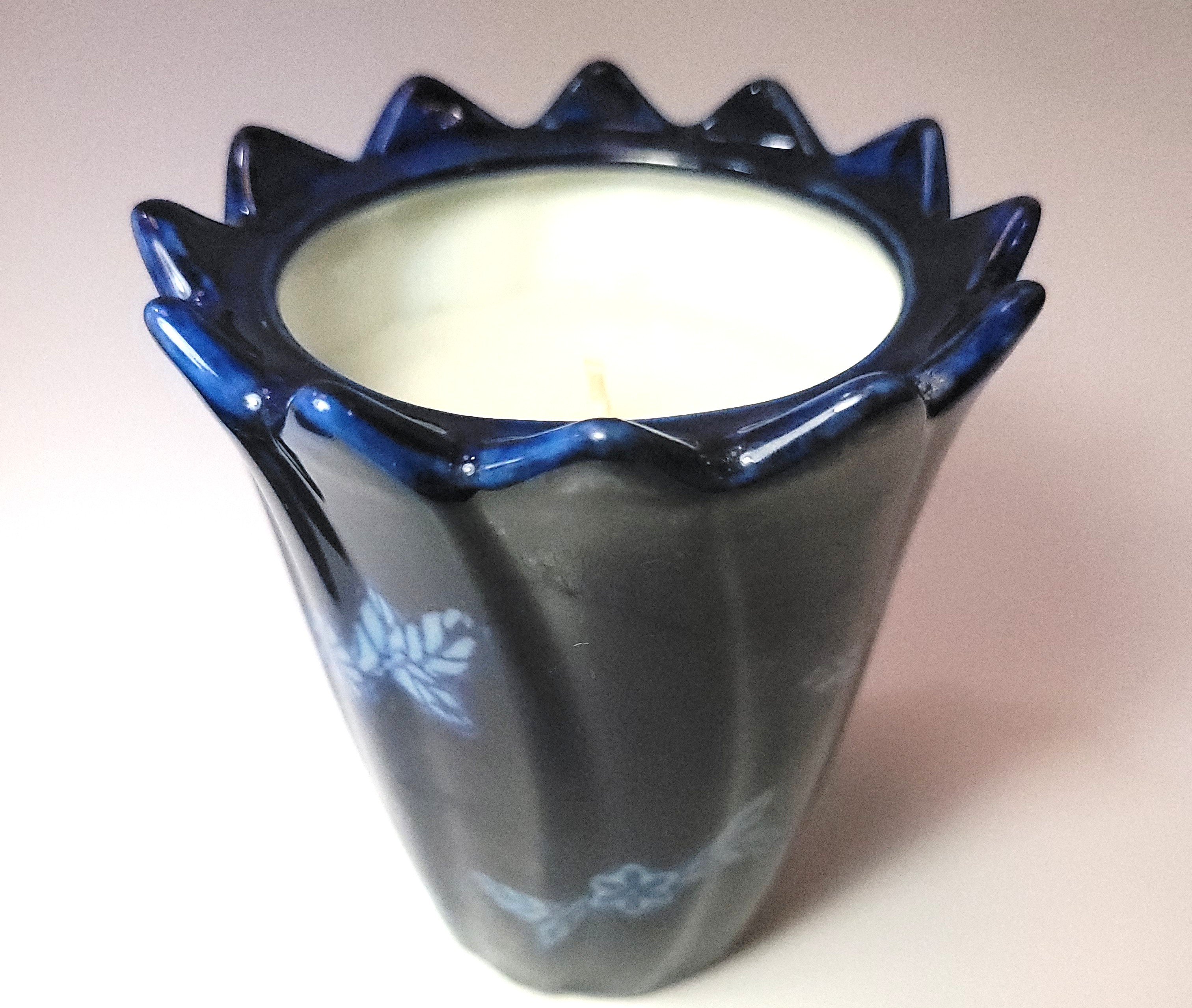 1996 The Bombay Company Cobalt Blue White Scalloped Candle