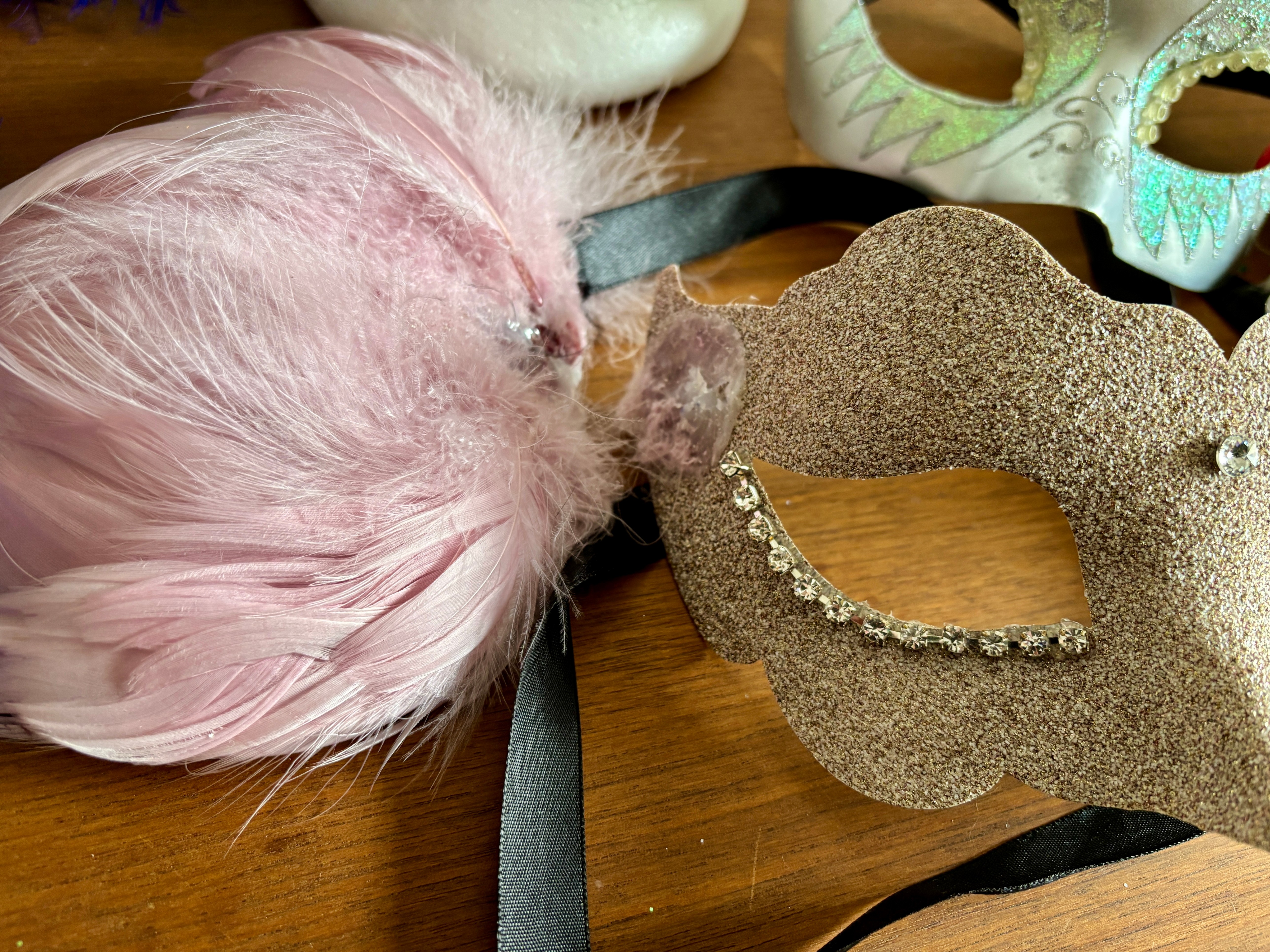 Masks Pier 1 made in Italy in need of glue gun/ minor repair - photo 4