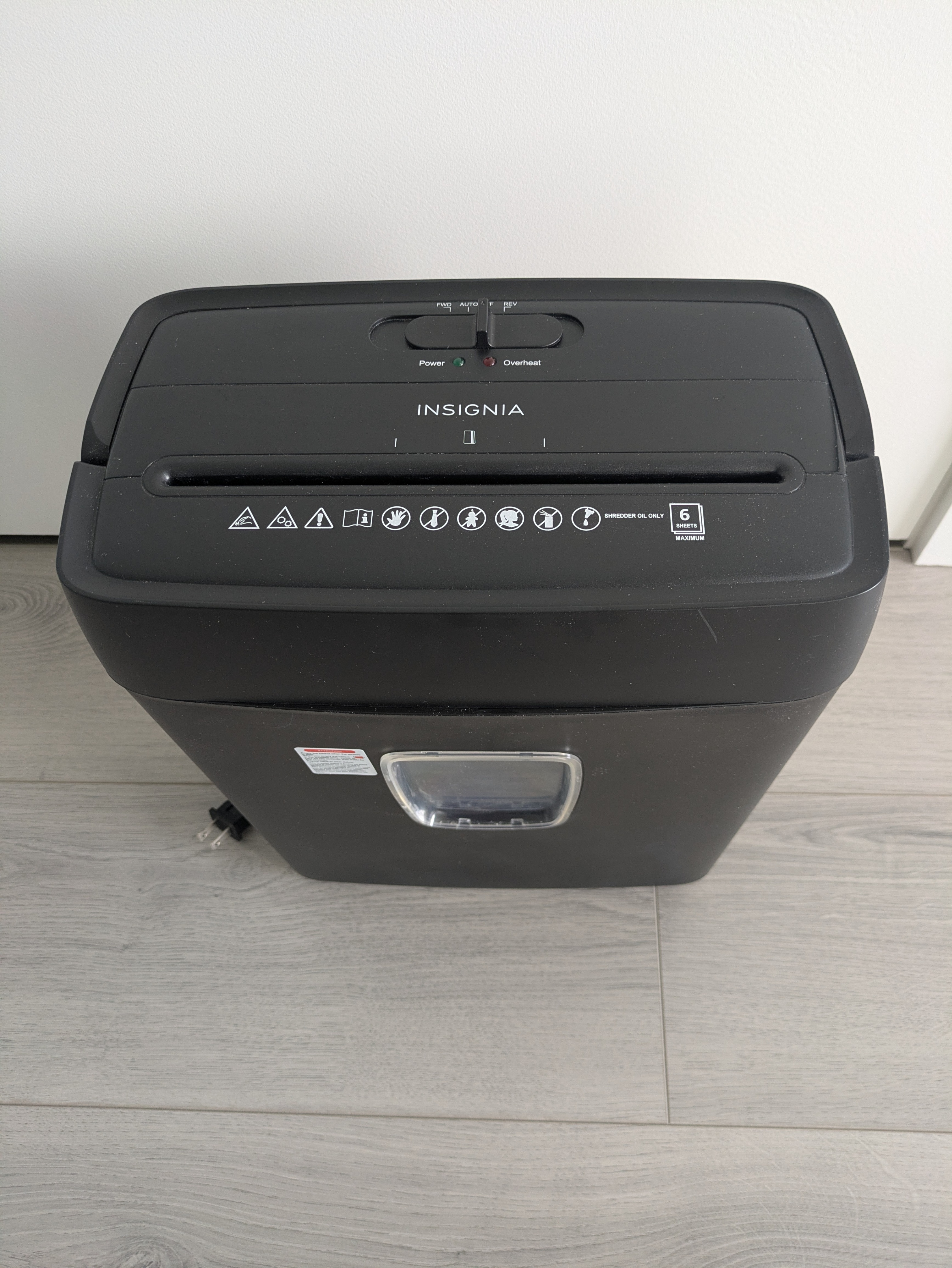 Insignia 6-Sheet Cross-Cut Paper Shredder