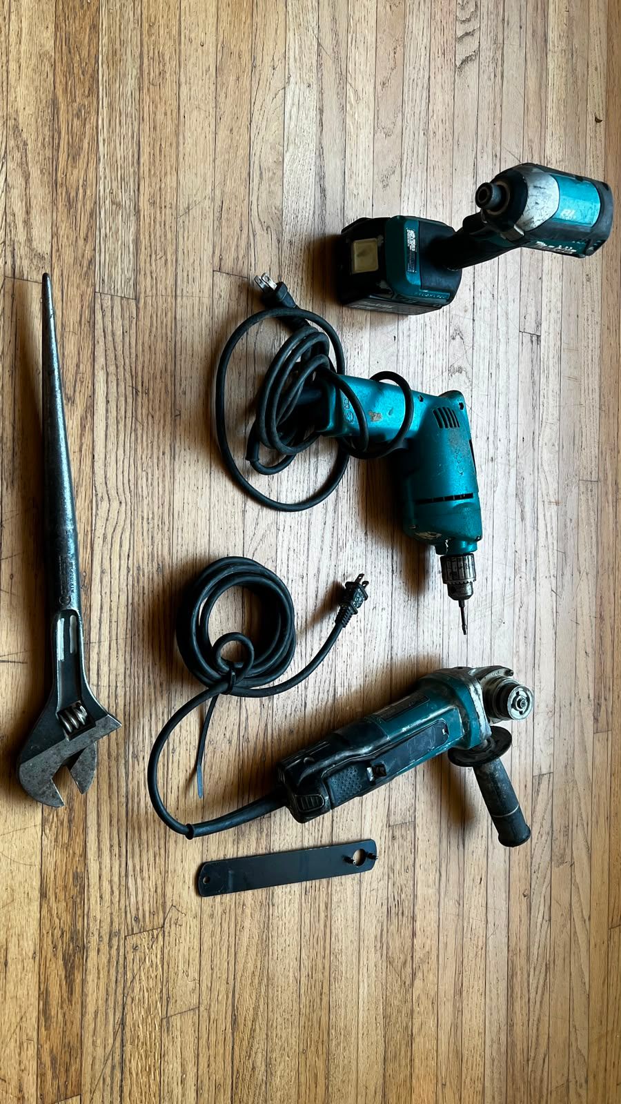 Makita Cordless Impact Driver, Drill, Angle Grinder Set - photo 2