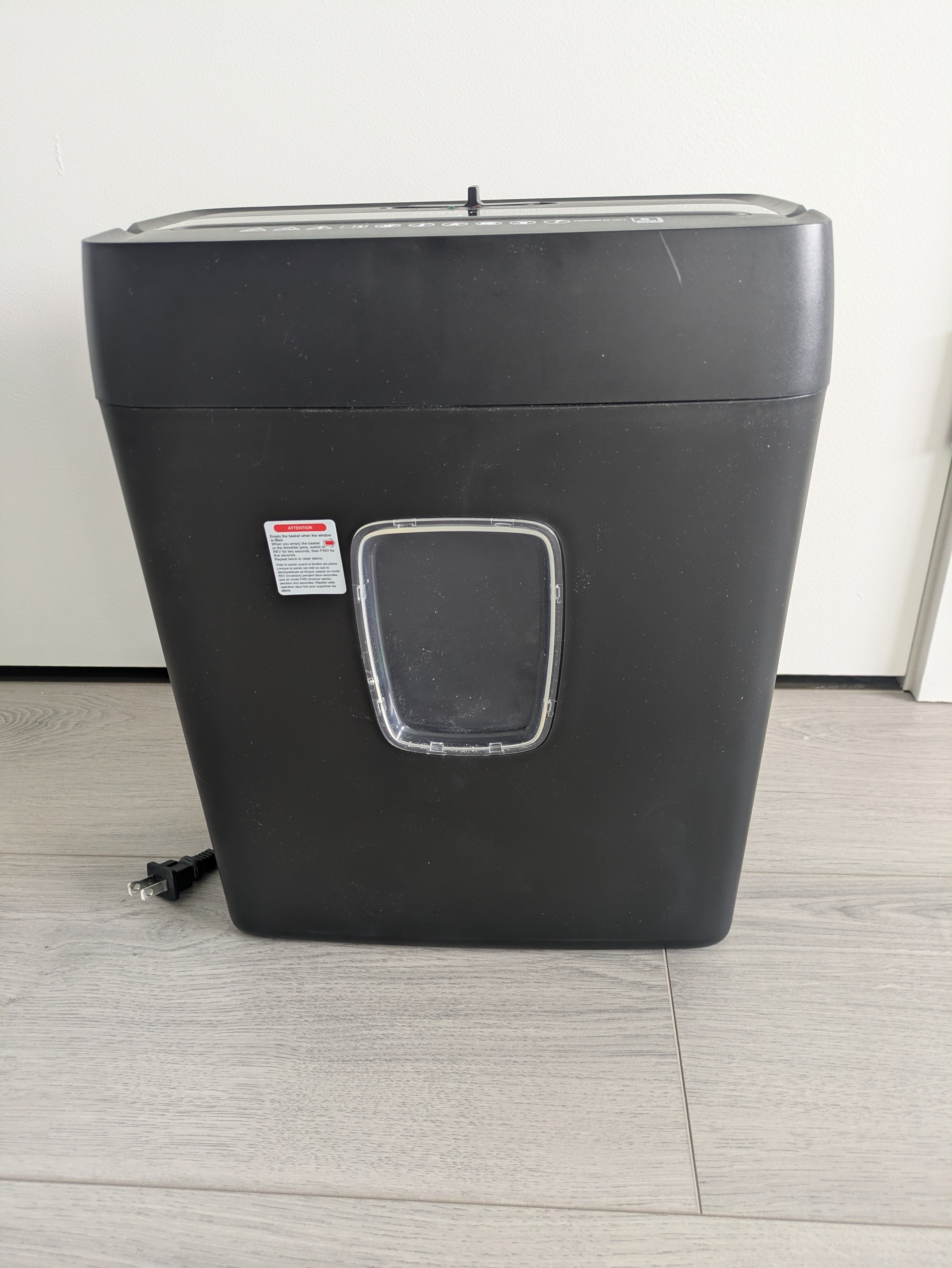 Insignia 6-Sheet Cross-Cut Paper Shredder - photo 2