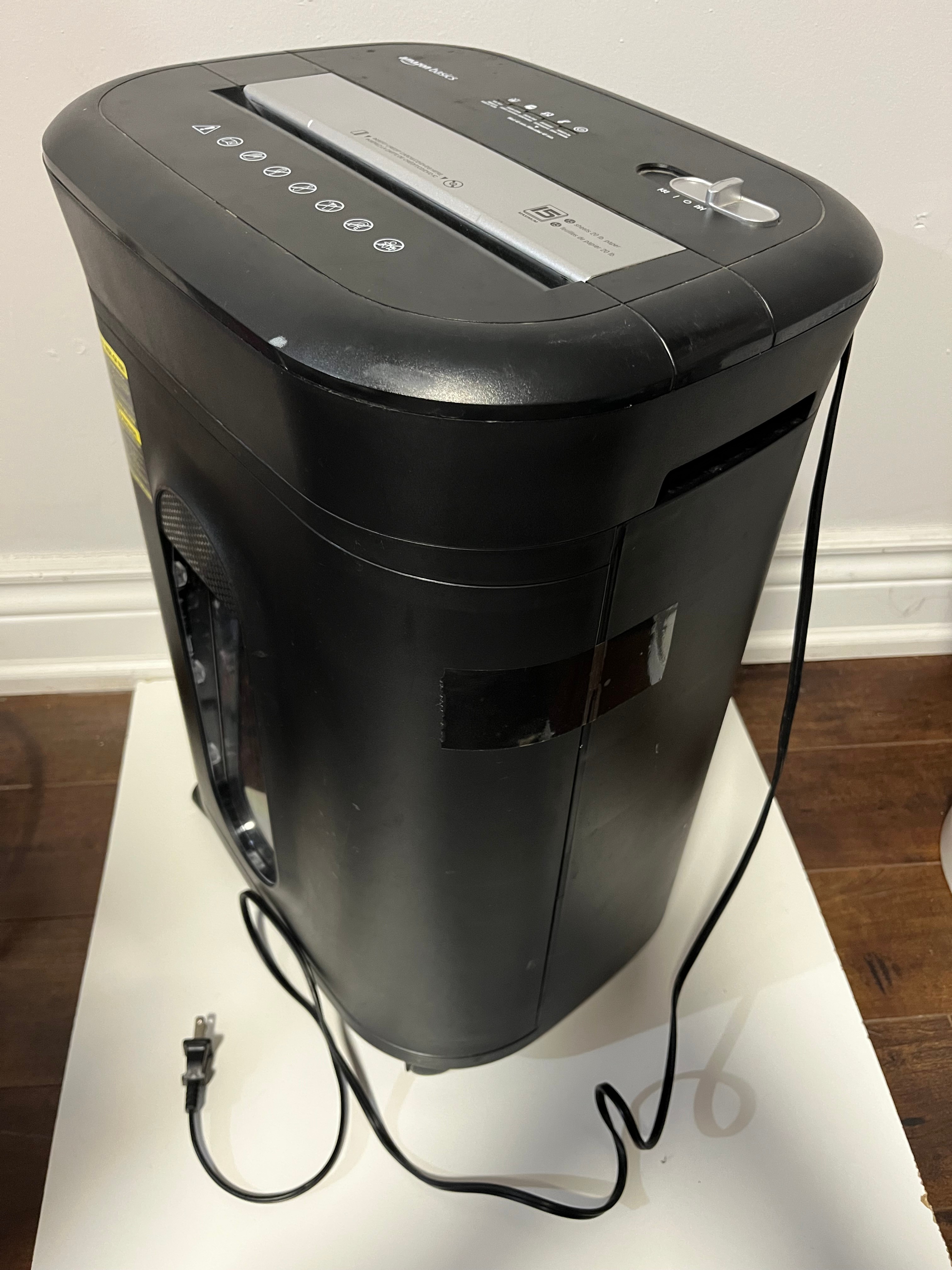 Amazon Basics 15-Sheet High-Security Micro-Cut Paper Shredder - photo 2