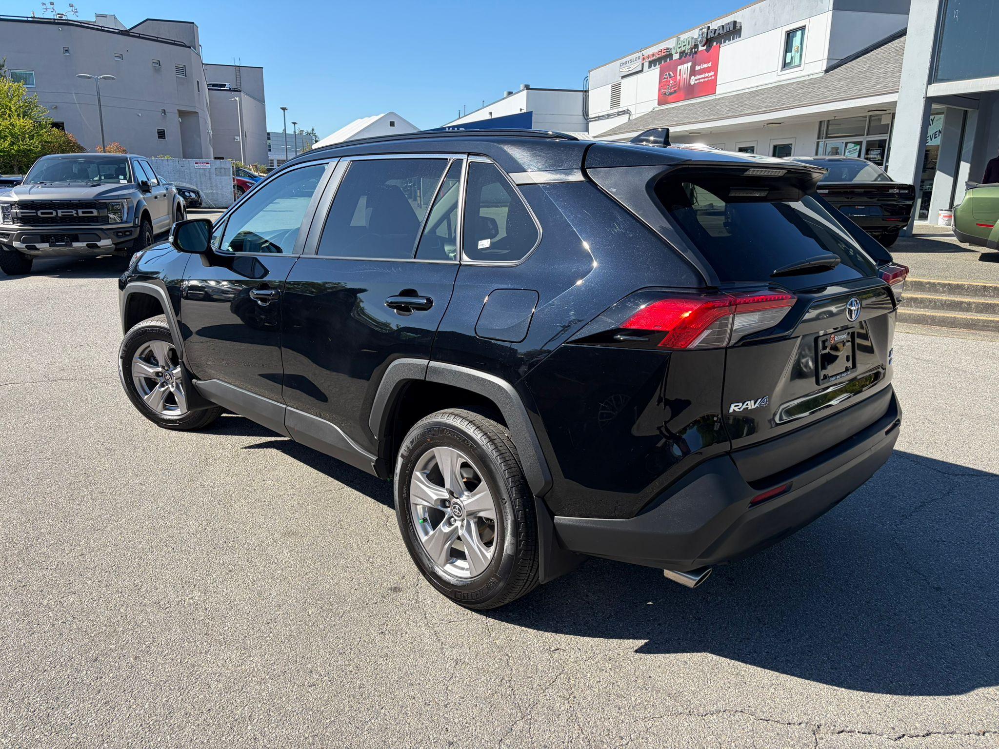 2025 Toyota RAV4 XLE AWD - photo 2