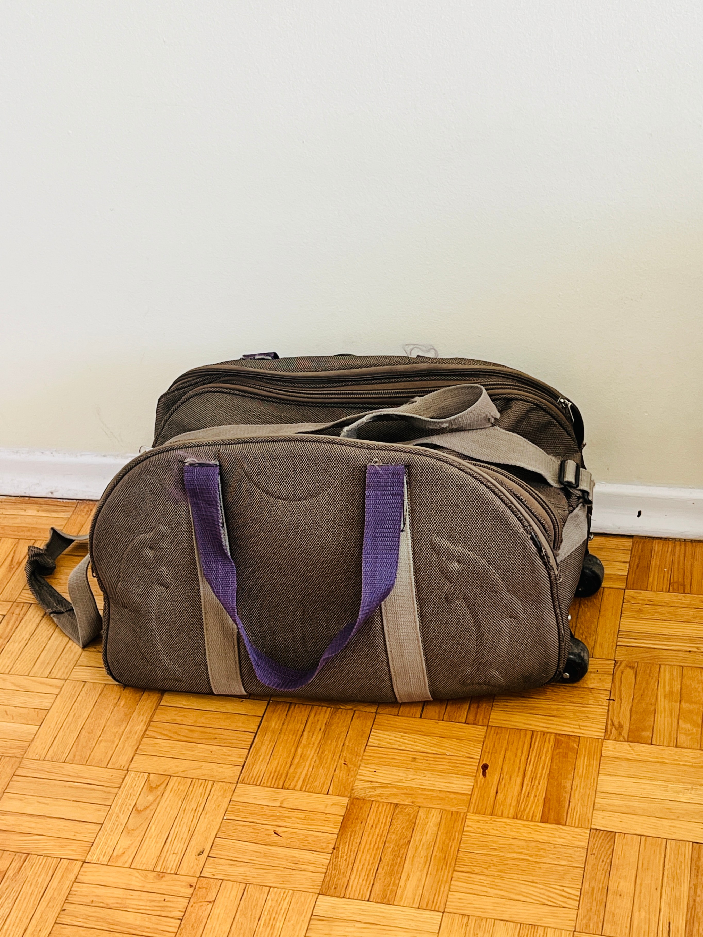 Brown Luggage travel bag with 2 wheels 56cm x 30cm x 30cm