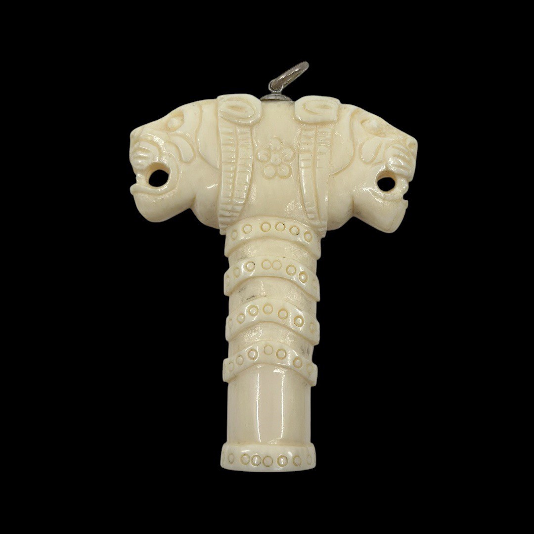 Vintage Mughal carved bone double lion head seal pendant - photo 3