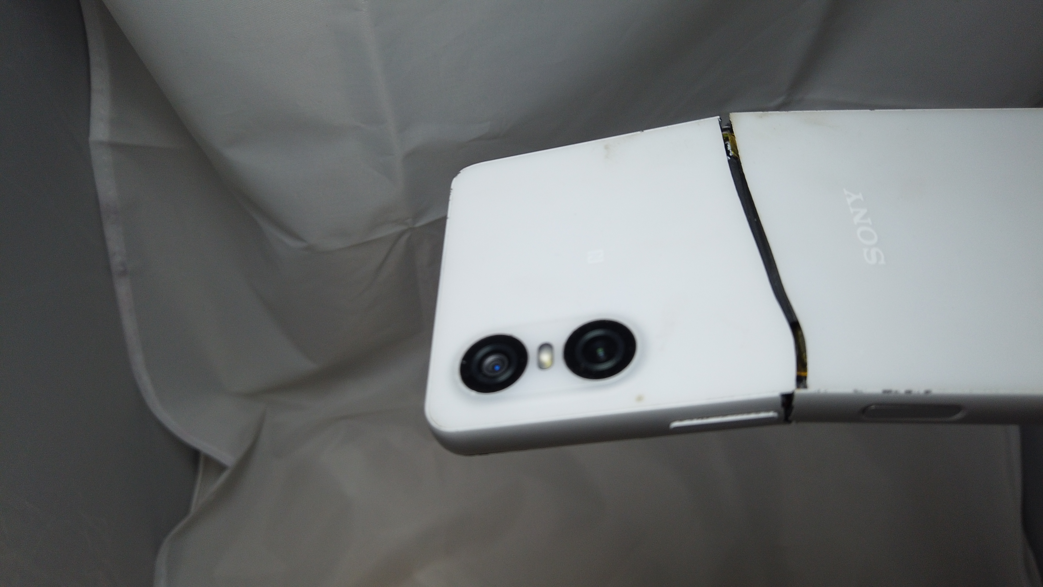 Sony Xperia 10 VI White - Powers On/Vibrates DEAD SCREEN - For P - photo 3