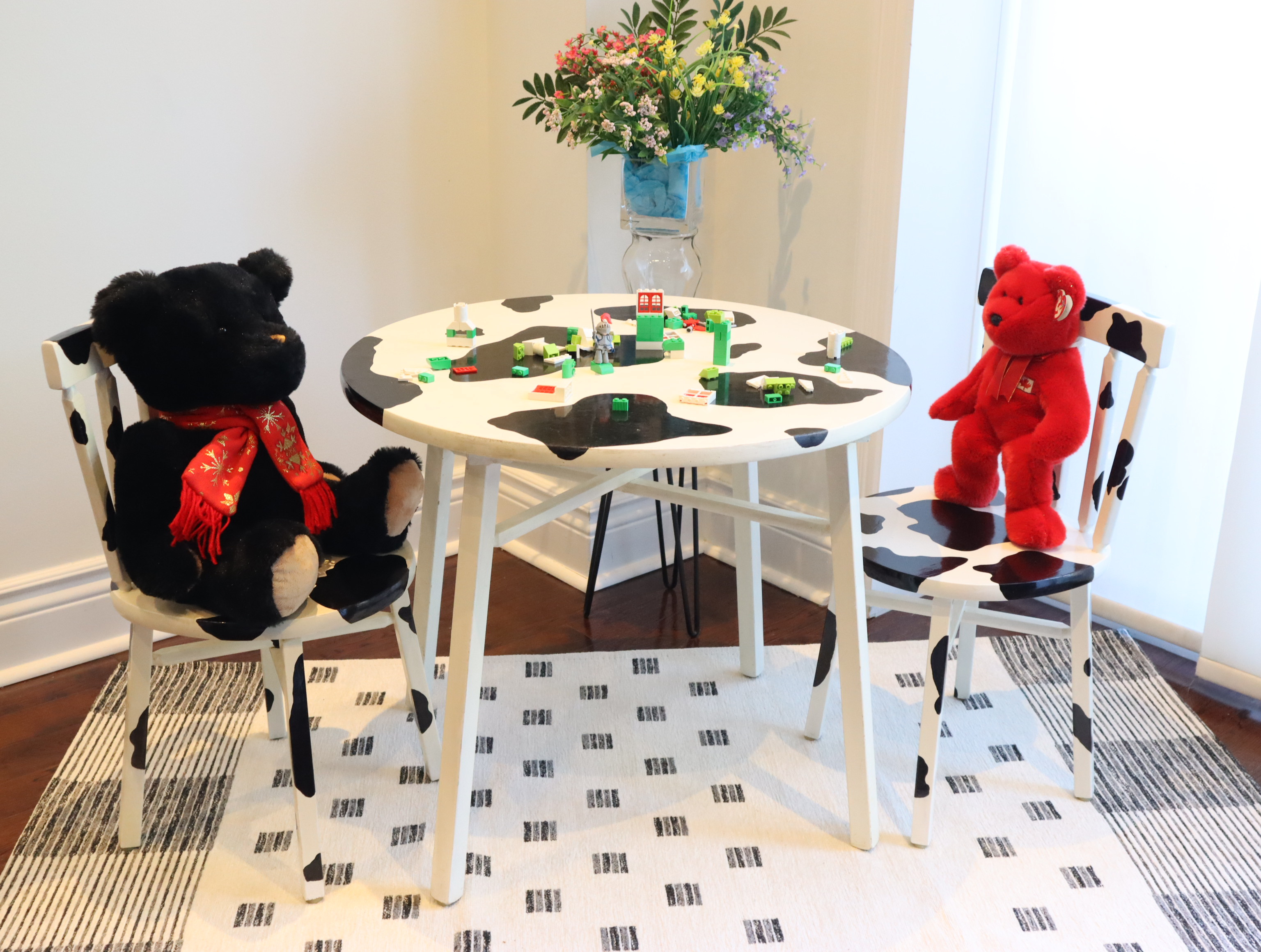 Children's Cow Pattern Circular Table and Chairs