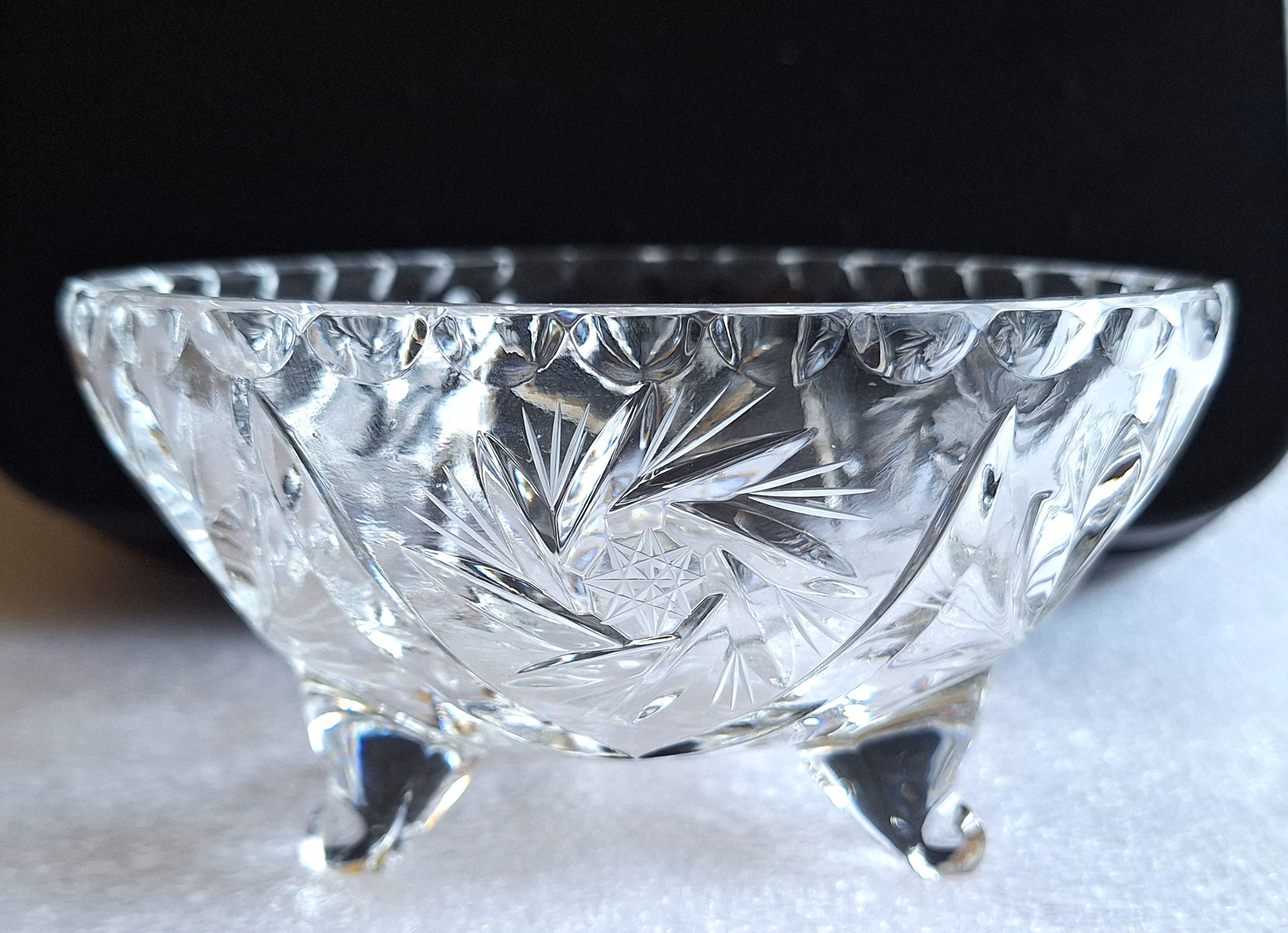 Beautiful Vintage Pinwheel Crystal Candy Trinket Dish Bowl