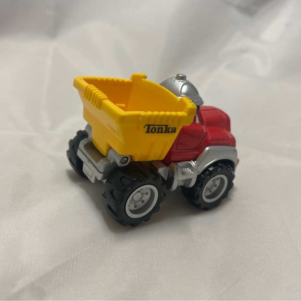 Tonka Chuck & Friends Chuck Dump Truck Maisto 2000 Hasbro Die-Ca - photo 3