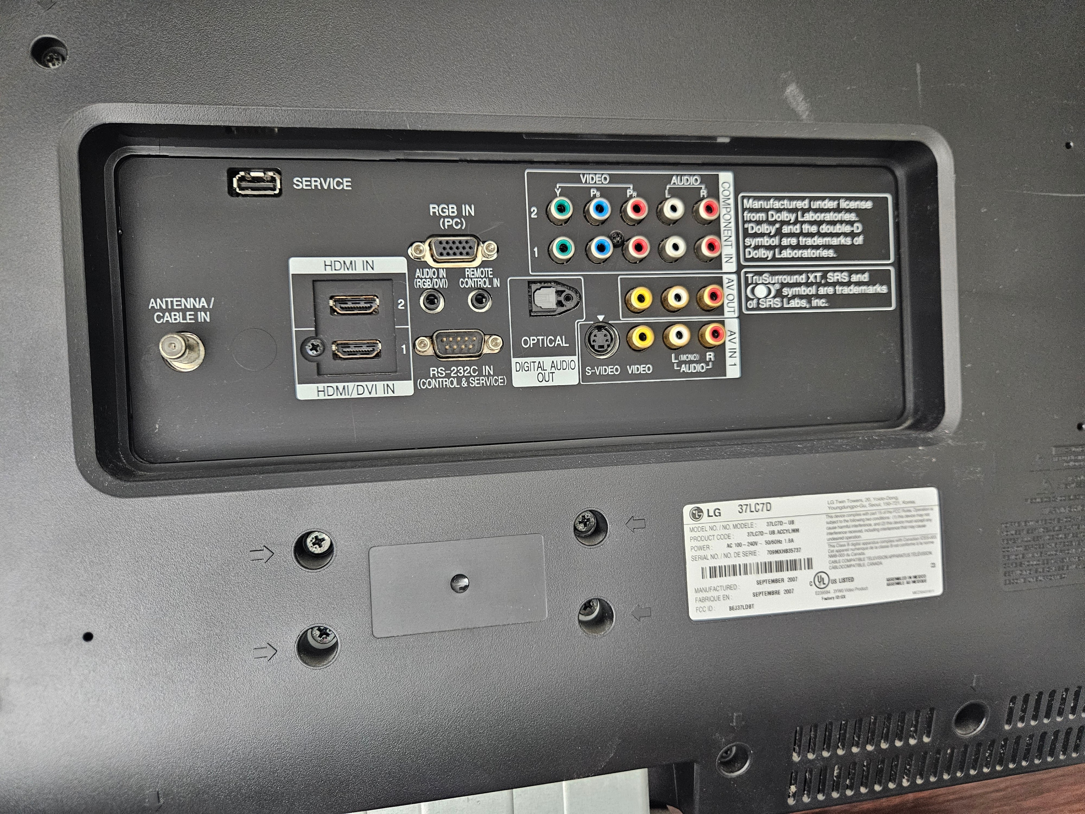 LG 37" LCD TV - photo 2