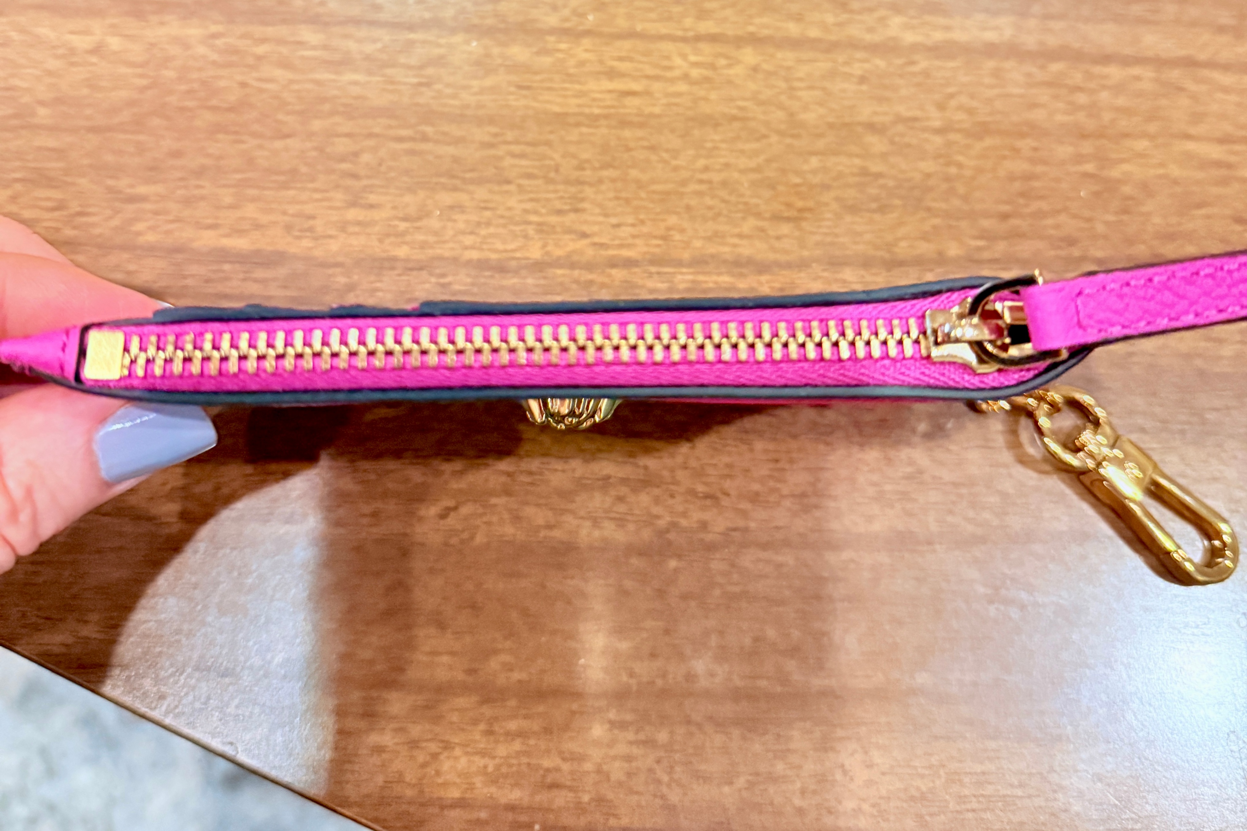 Versace Fuxia Textured Calf Leather Card Case w/ Keychain - photo 4