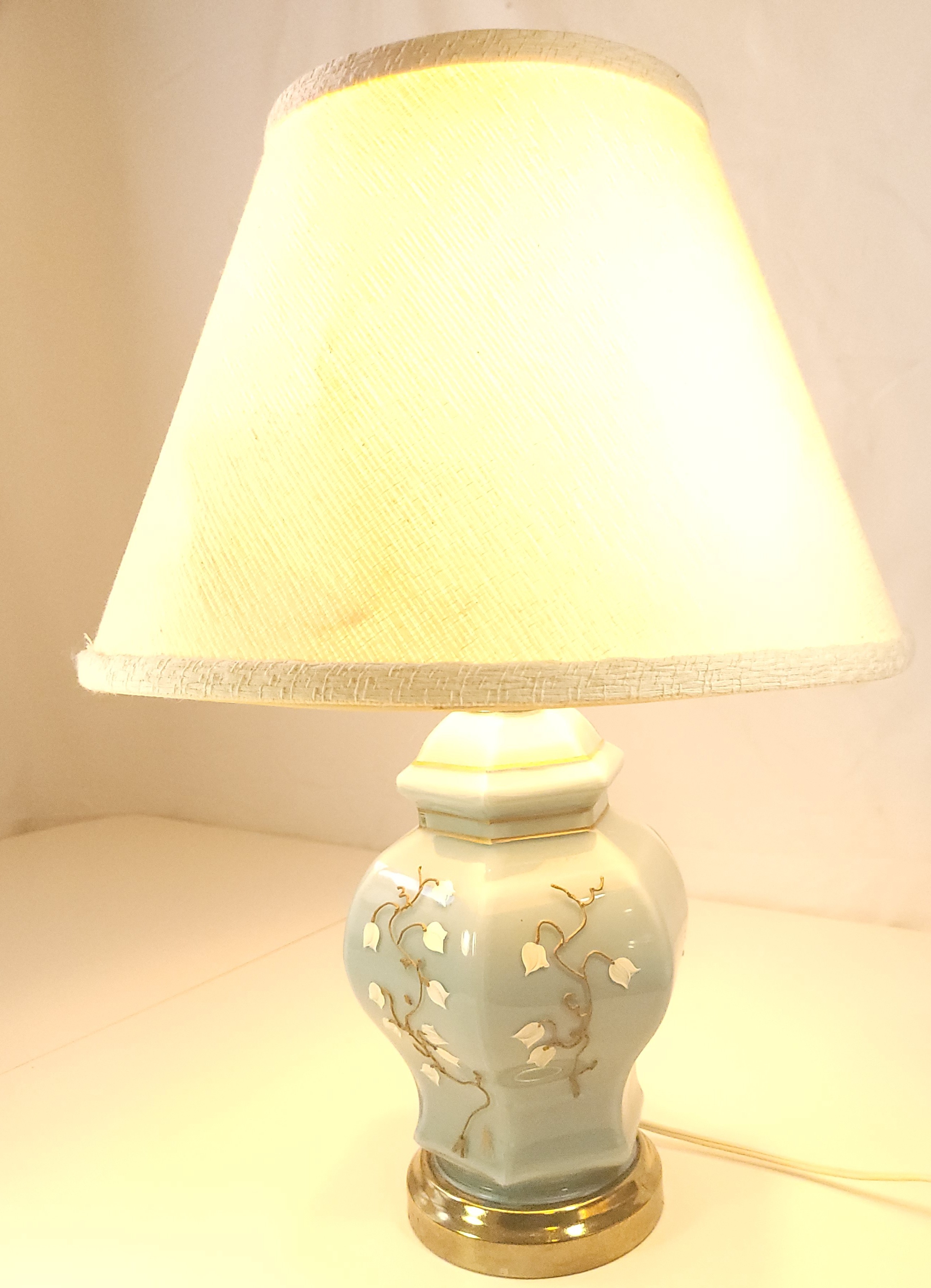 Circa 1968 Ceramic Table Lamp Blue White Floral Embossed - photo 2