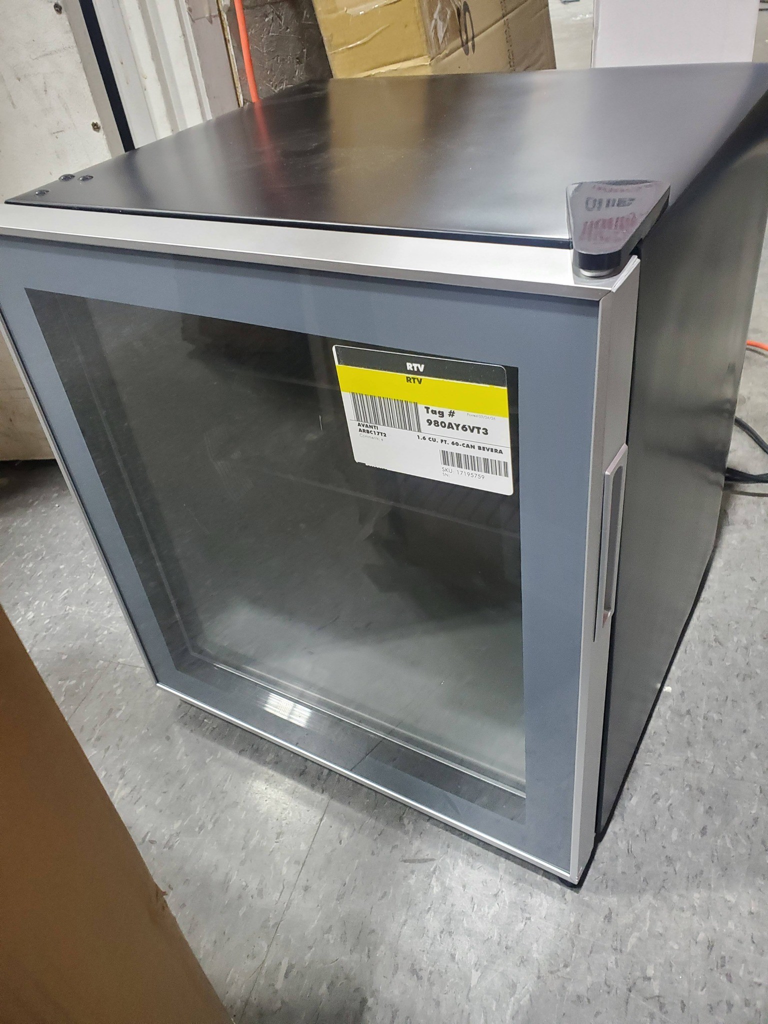 Avanti 60‐Can Beverage Center – Black - photo 2
