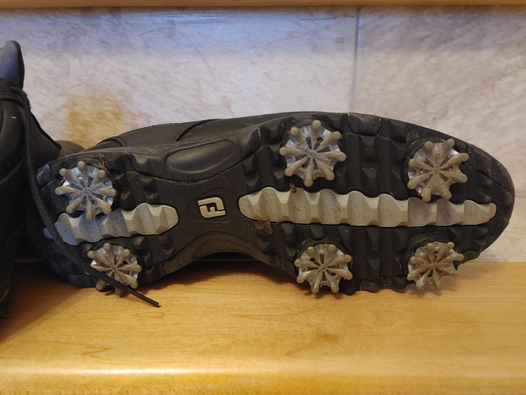 BLACK GOLF SHOES SIZE 7 - photo 2