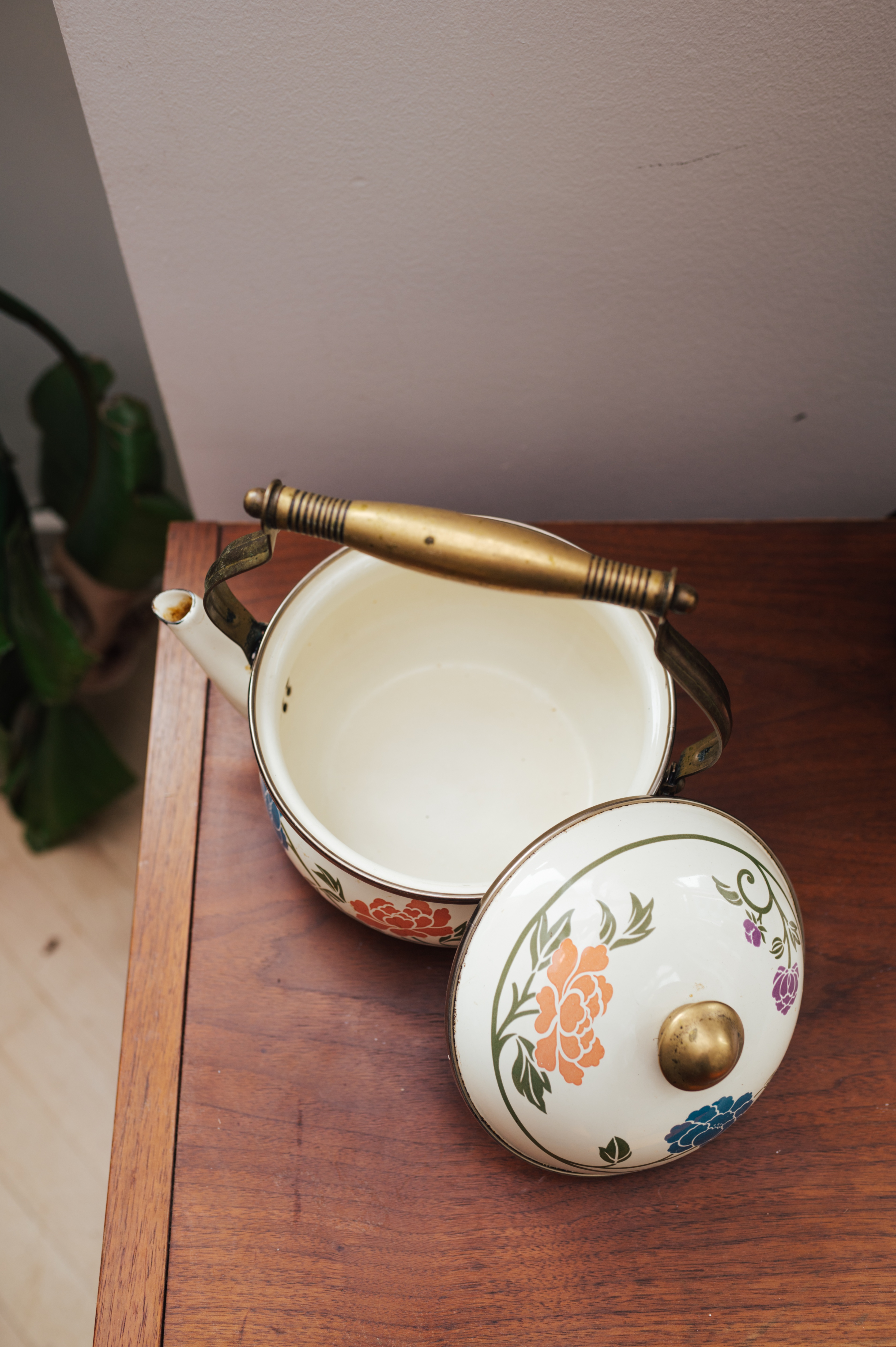 70s Farmhouse Floral Enamel Tea Kettle - photo 5