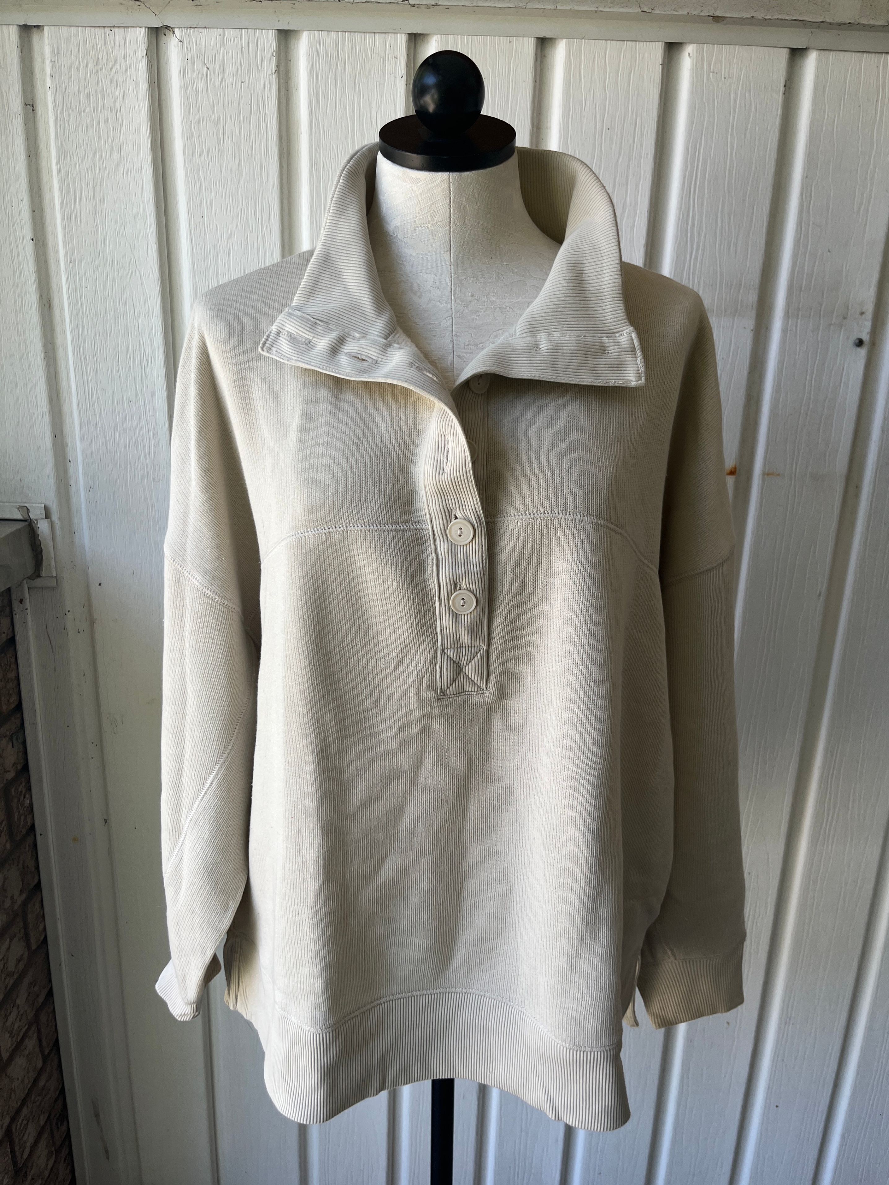 American Eagle "This Feels Seriously Lived-In" Pullover M/M