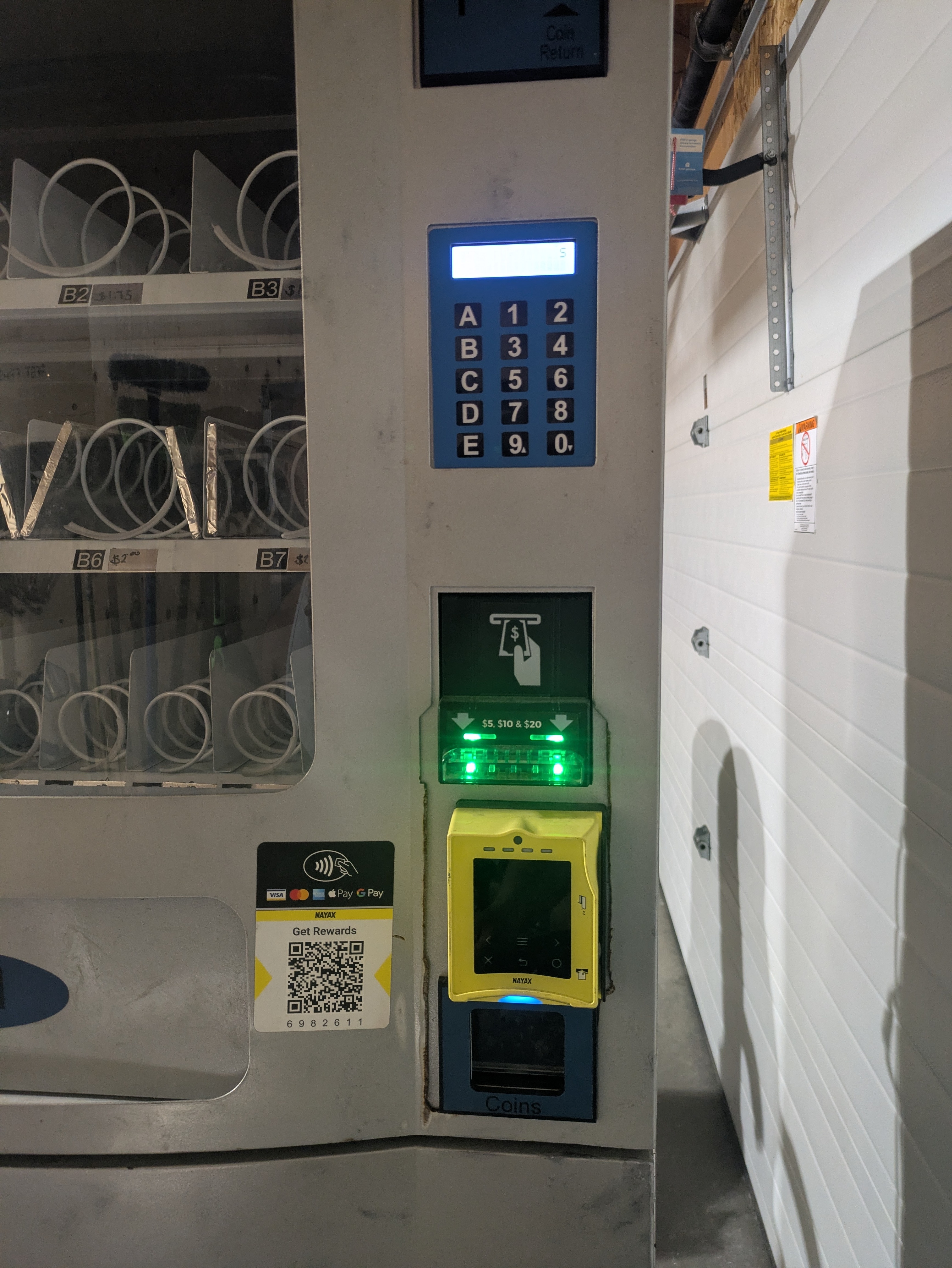 Seaga Office Deli 3-Piece Vending Machine - photo 4