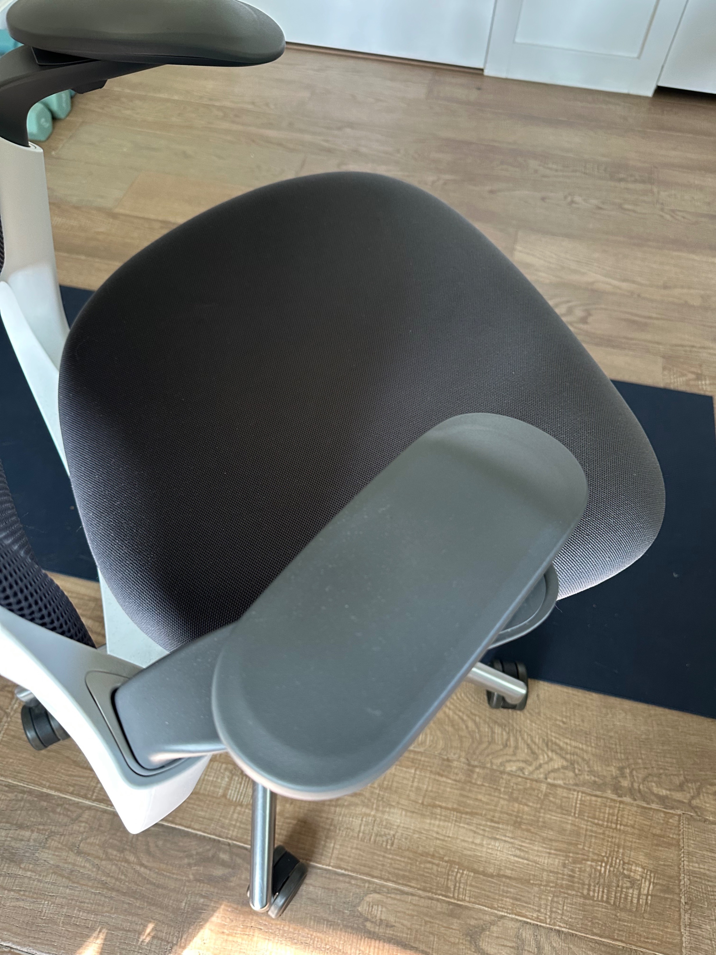 Stylish Steelcase Series 1 Chairs - Polished Aluminum Base - photo 5