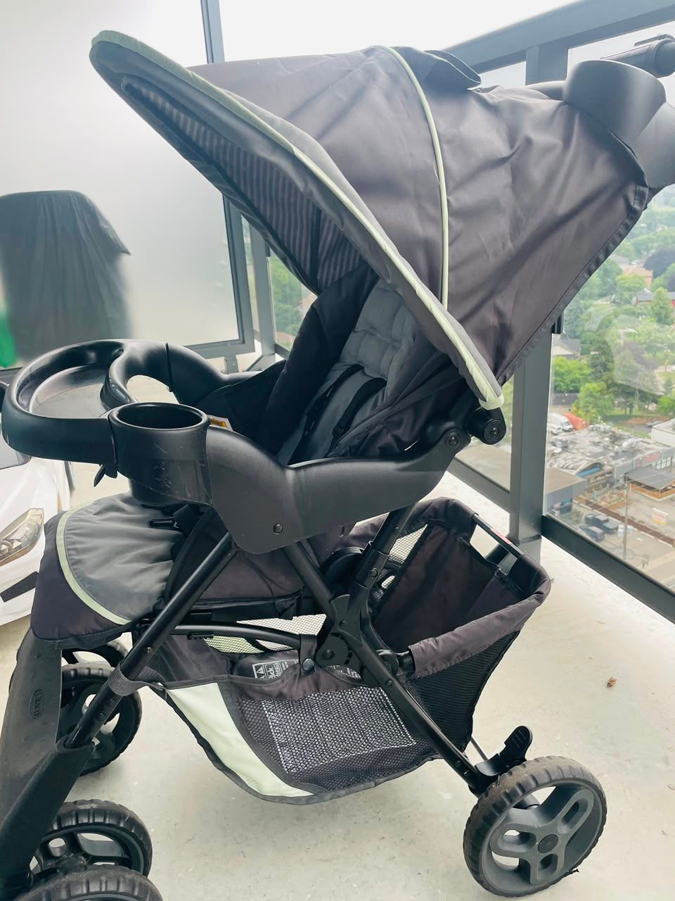 Moving out sale!! Graco Stroller + Car Seat
