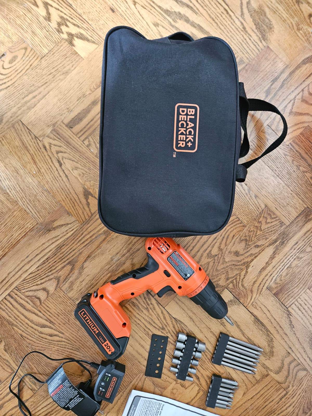 BLACK+DECKER 20V MAX* Cordless Drill Kit, 100 pc. - photo 3