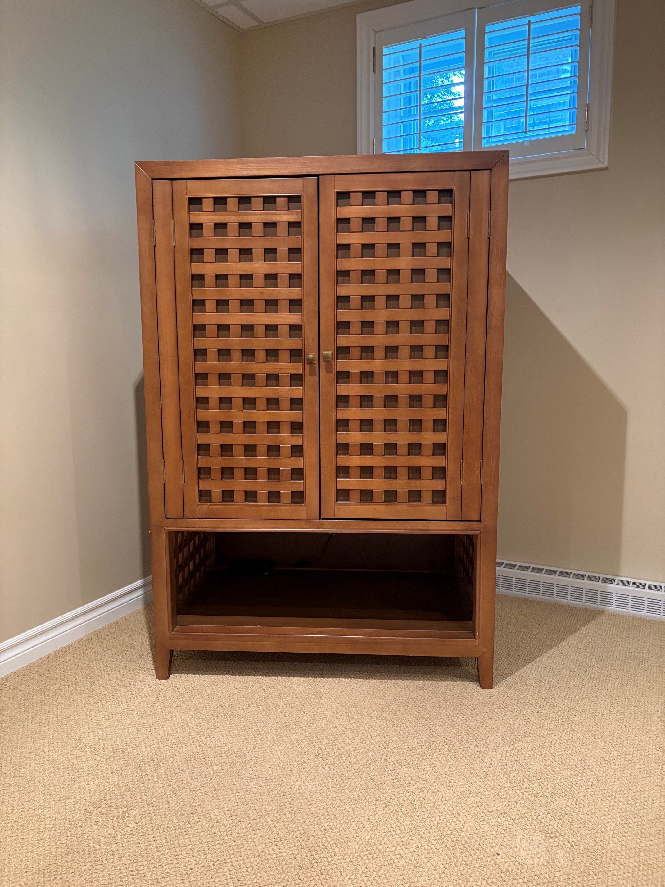 Two wooden cabinets with lattice doors - photo 2