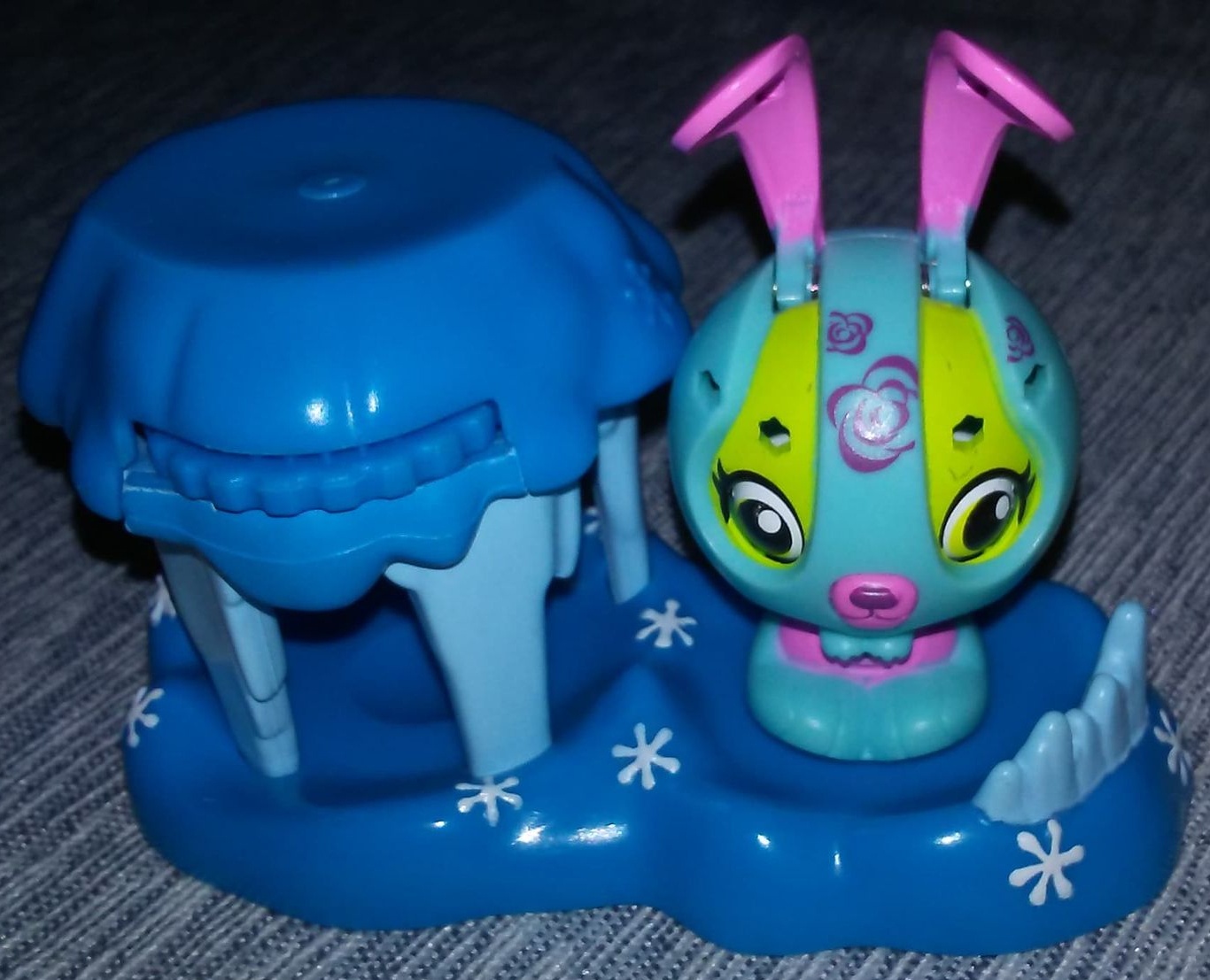 Zoobles Rabbit and Stand