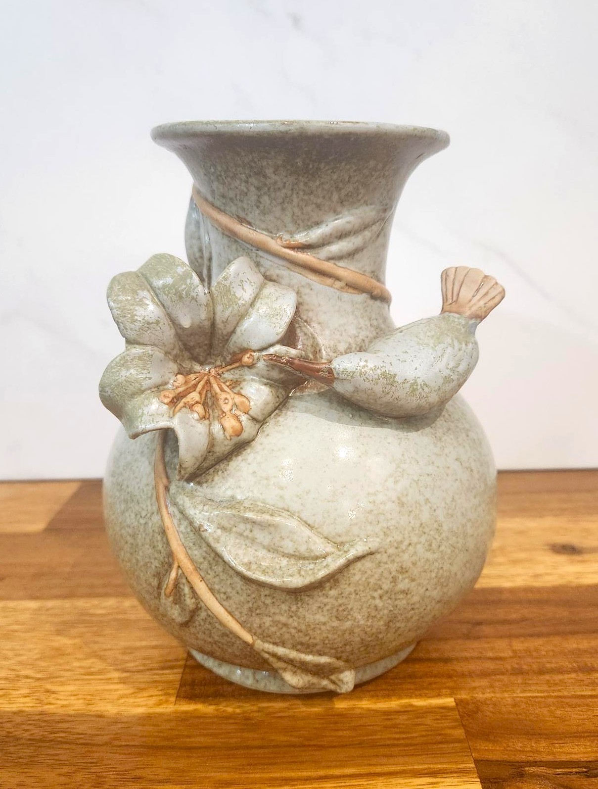 Art Signed w/ Fingerprints. Hummingbird Floral 3D Vase Handmade - photo 2