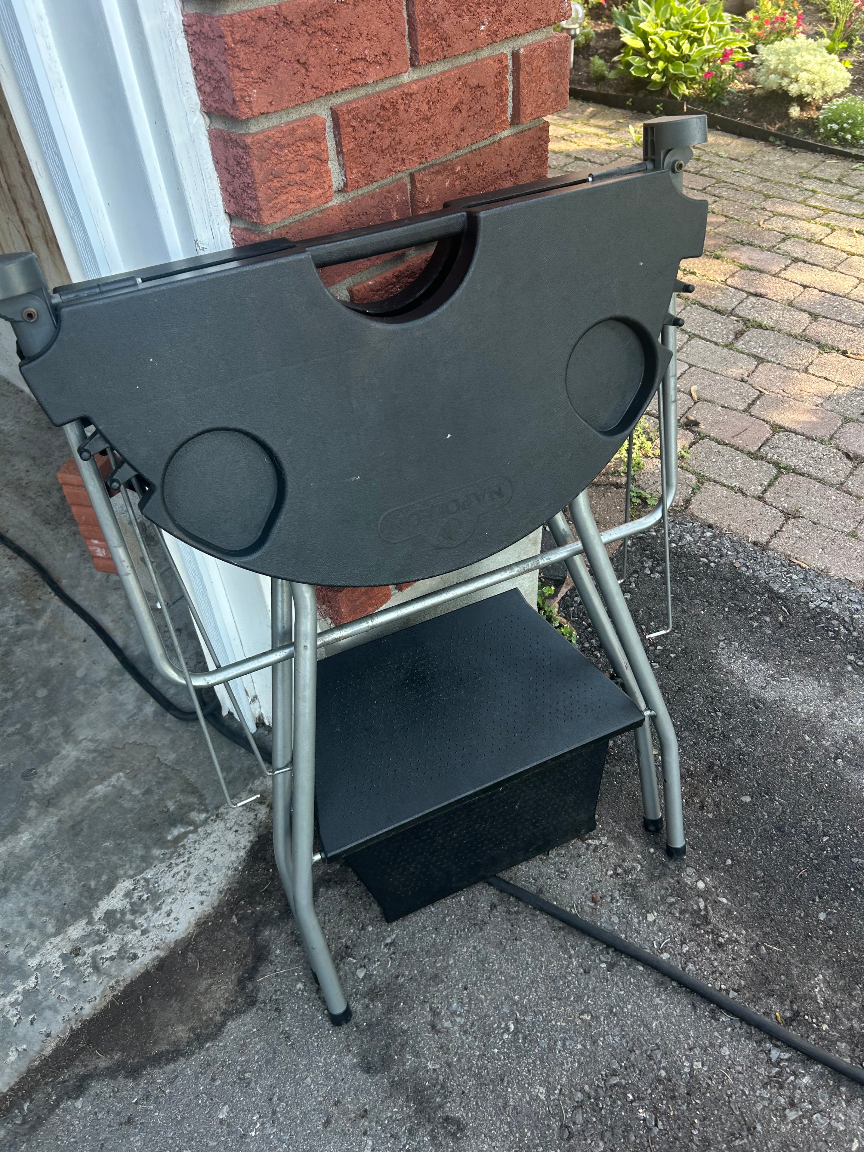 Napoleon TravelQ Collapsible Portable BBQ Stand for TQ2225 Gas - photo 2