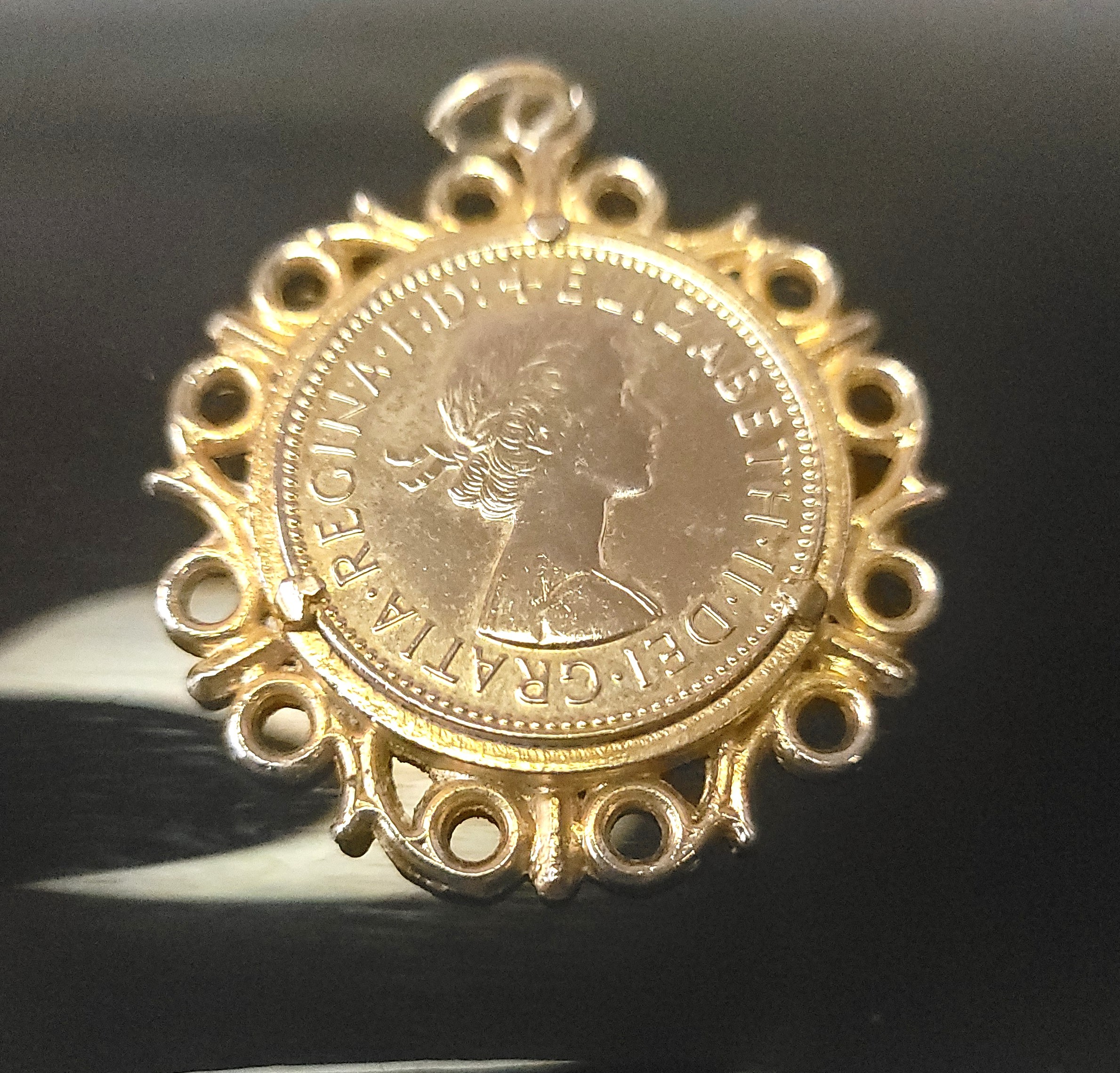 1967 British Half Penny Coin Pendant – Queen Elizabeth II - photo 2