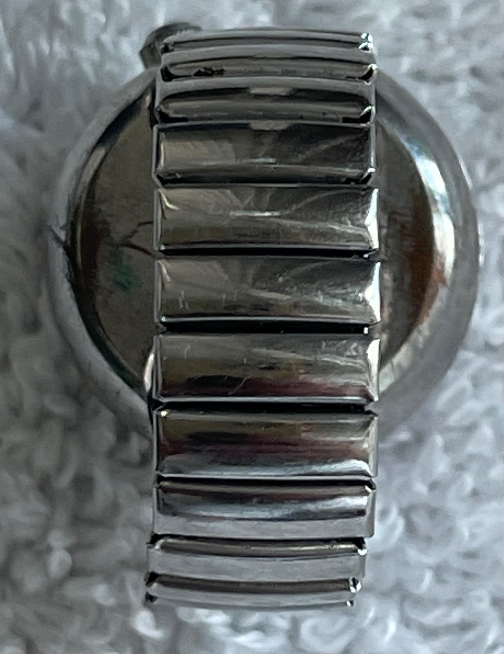 Vintage Y2K Silver Bubble Dome Finger Ring Watch (Needs Battery - photo 2