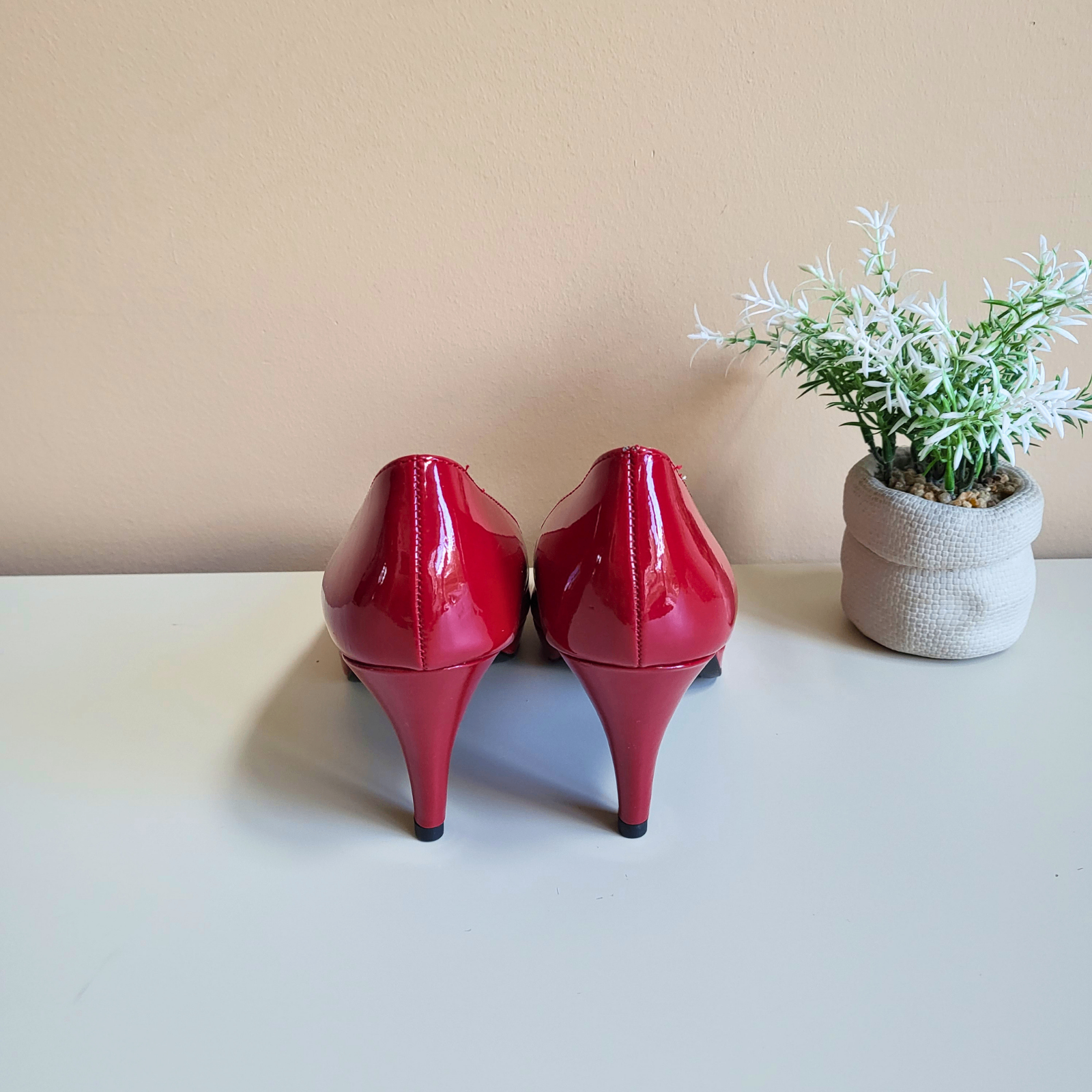 Bandolino - Size 7.5 Red Heels - Pre-Loved! 👠 - photo 3