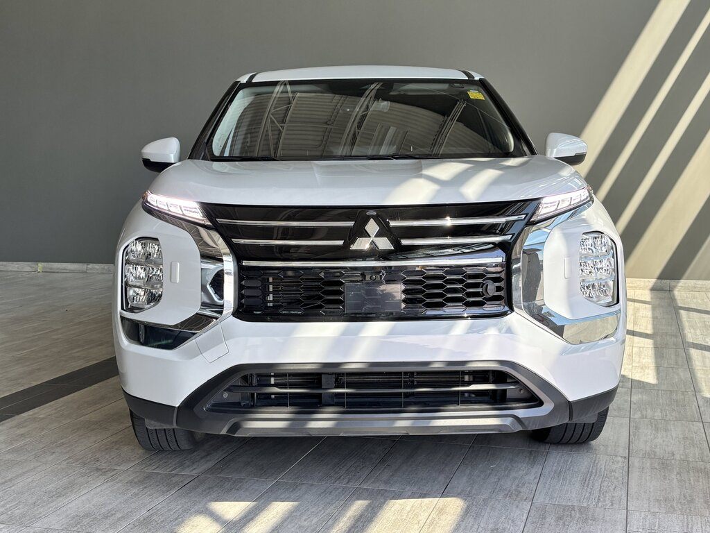 2025 Mitsubishi Outlander - photo 2