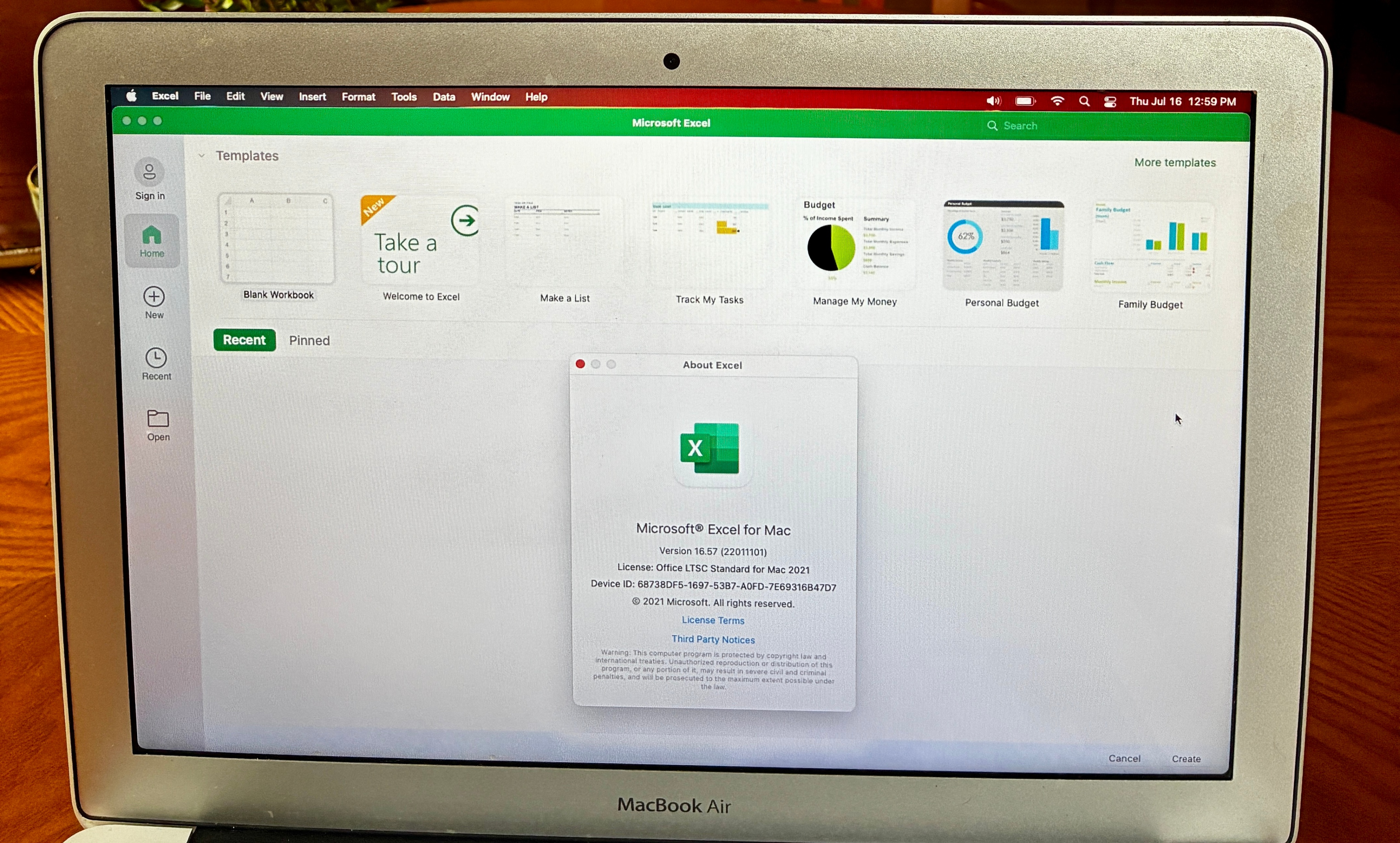 Apple Macbook Air 13" PRISTINE AND CHEAP!! - photo 2