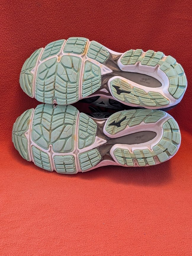 Women's size 8 laced runners - photo 4