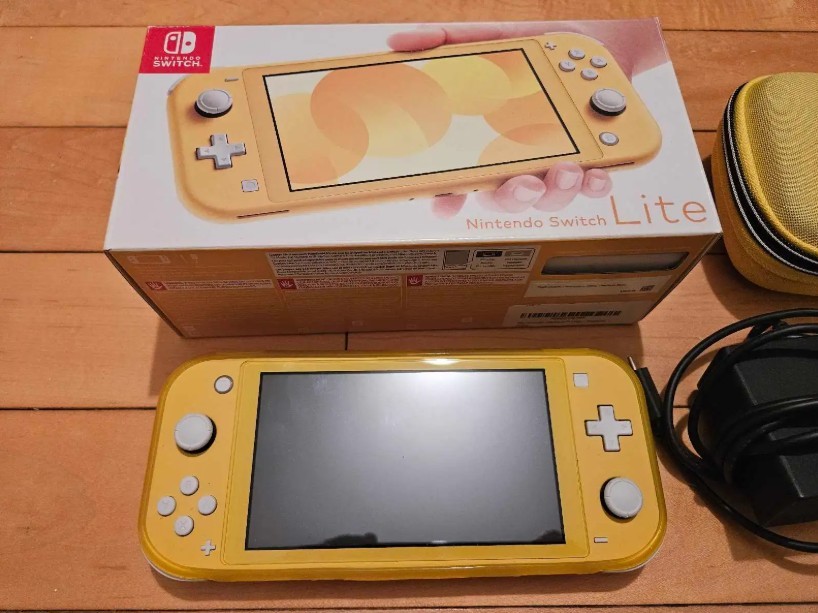 Nintendo Switch Lite (Yellow) Bundle – Case + 2 RPG Games - photo 2