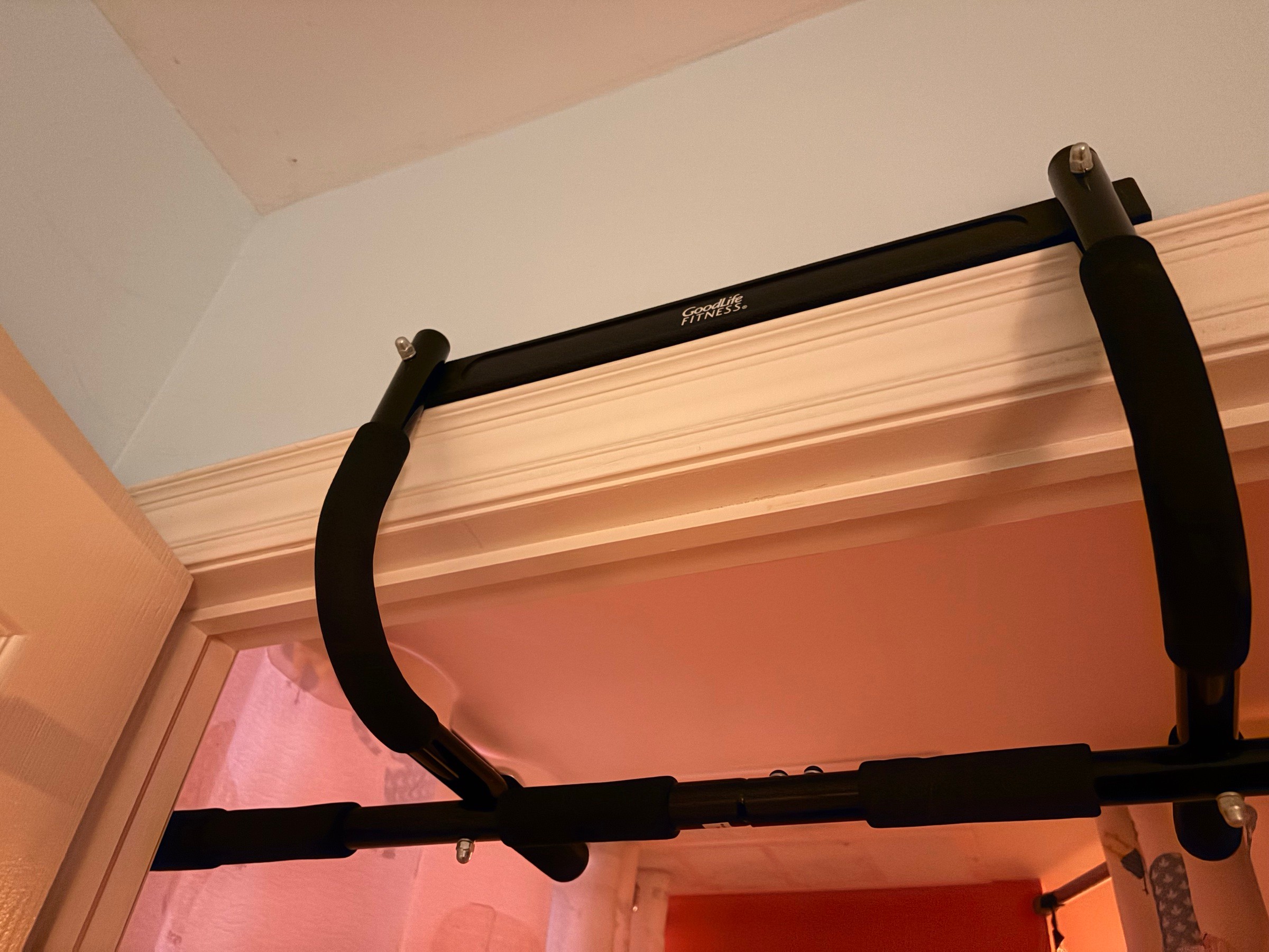 GoodLife Fitness doorway pull-up/chin-up bar - photo 2