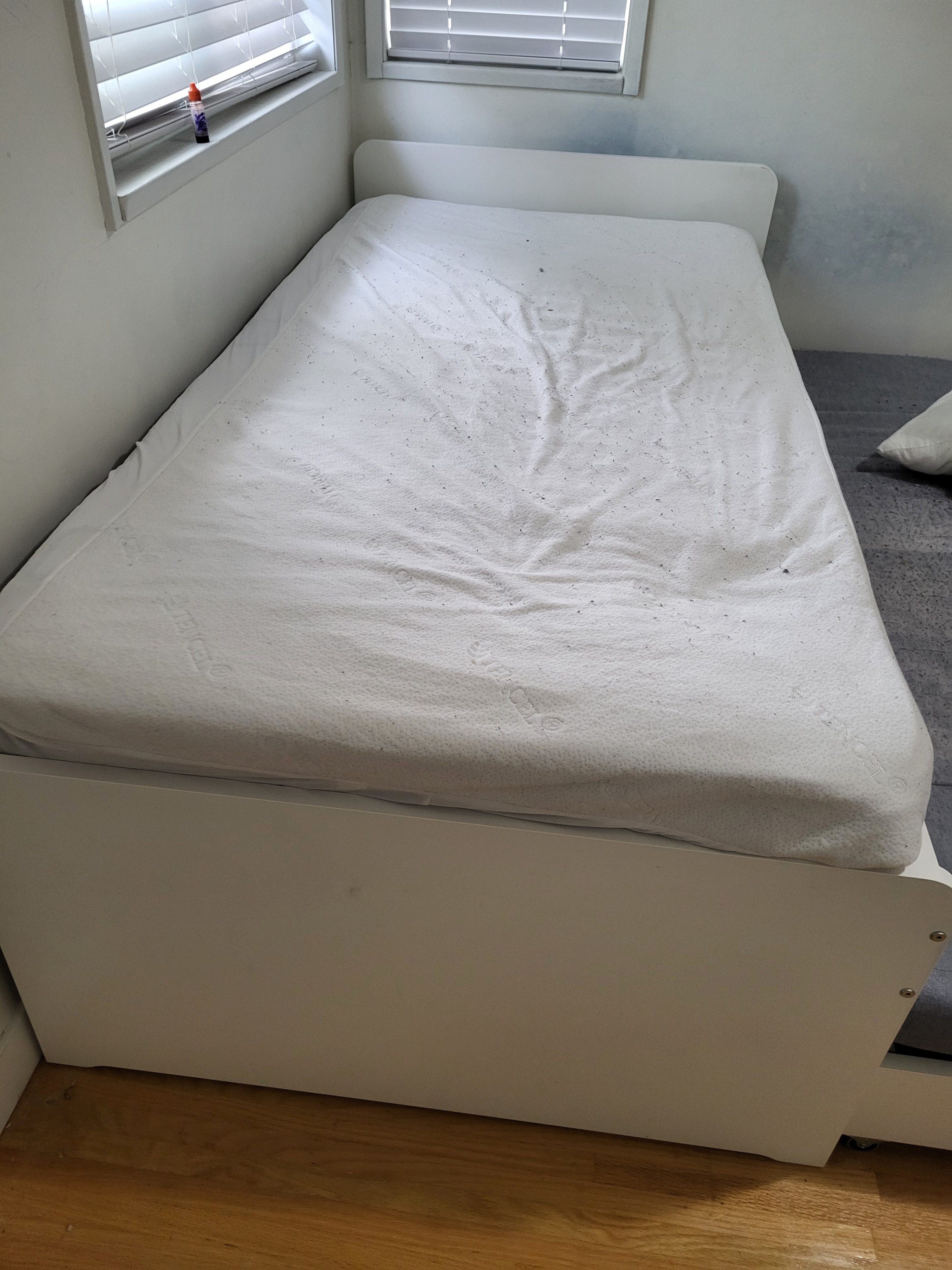 FREE - 3 Mattresses: 1 Queen + 2 Twin - photo 4