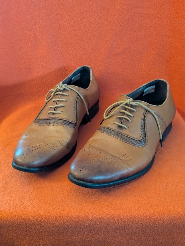 Mens laced shoes - light brown - size 11