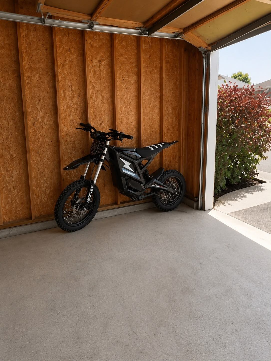 New NEXVEY FLASH Electric Dirt Bike – 35 MPH | Factory Sealed - photo 3