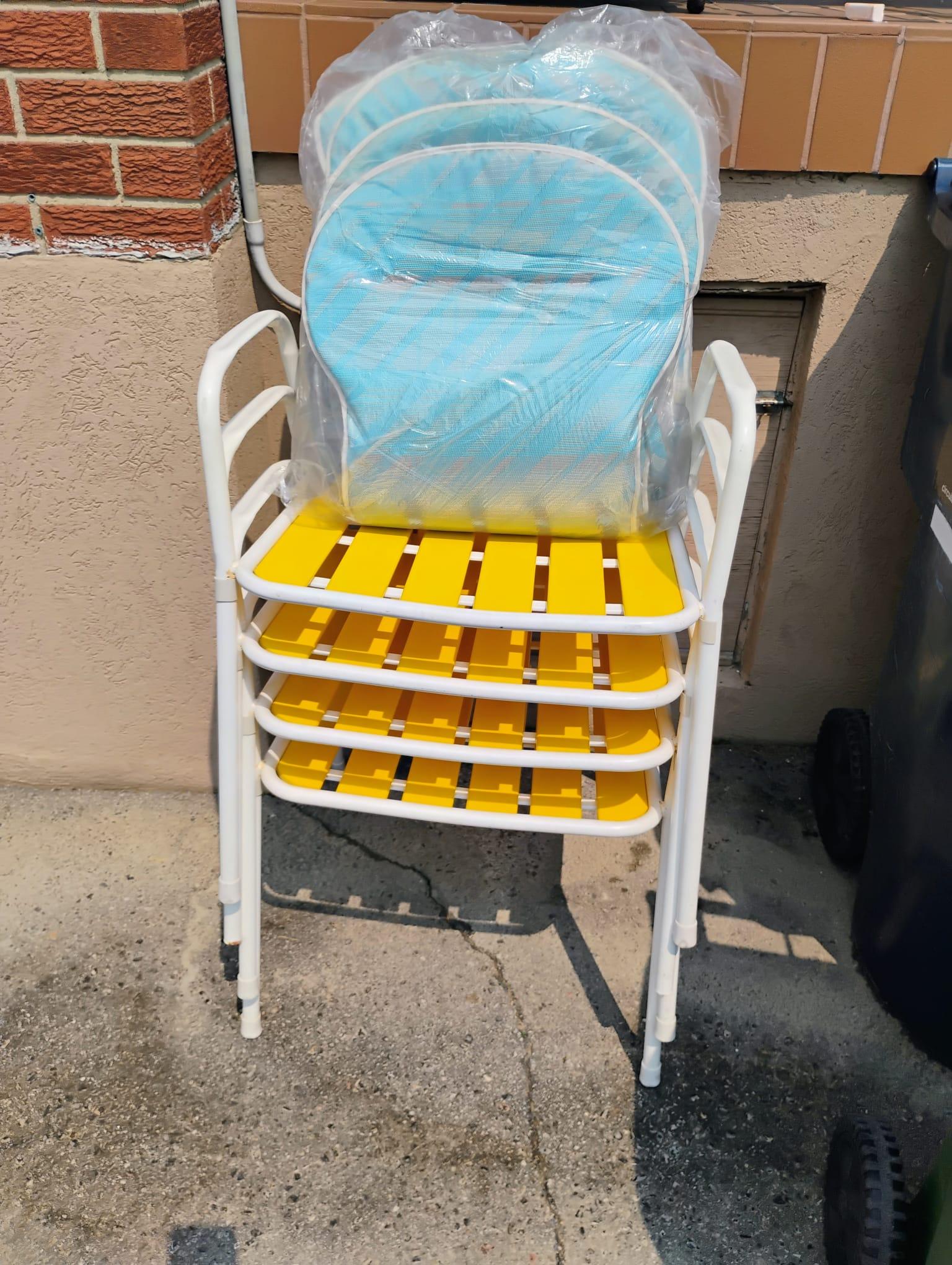Vintage 80s Set of 4 Heavy Duty Yellow/White Patio Chairs - photo 4