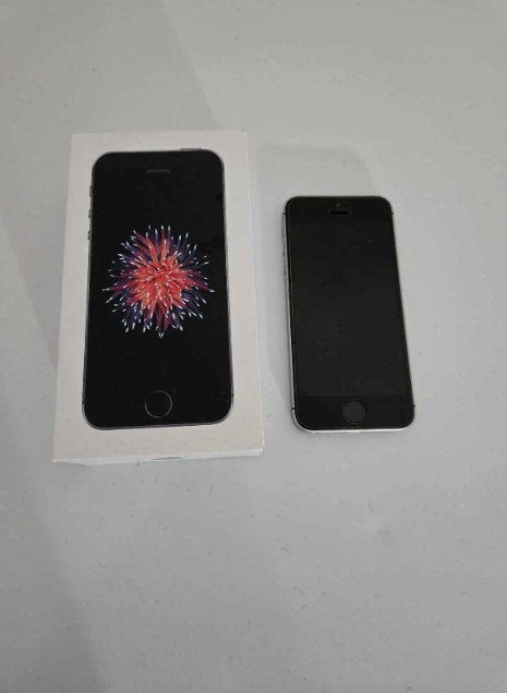 Apple iPhone SE- For Parts - photo 2