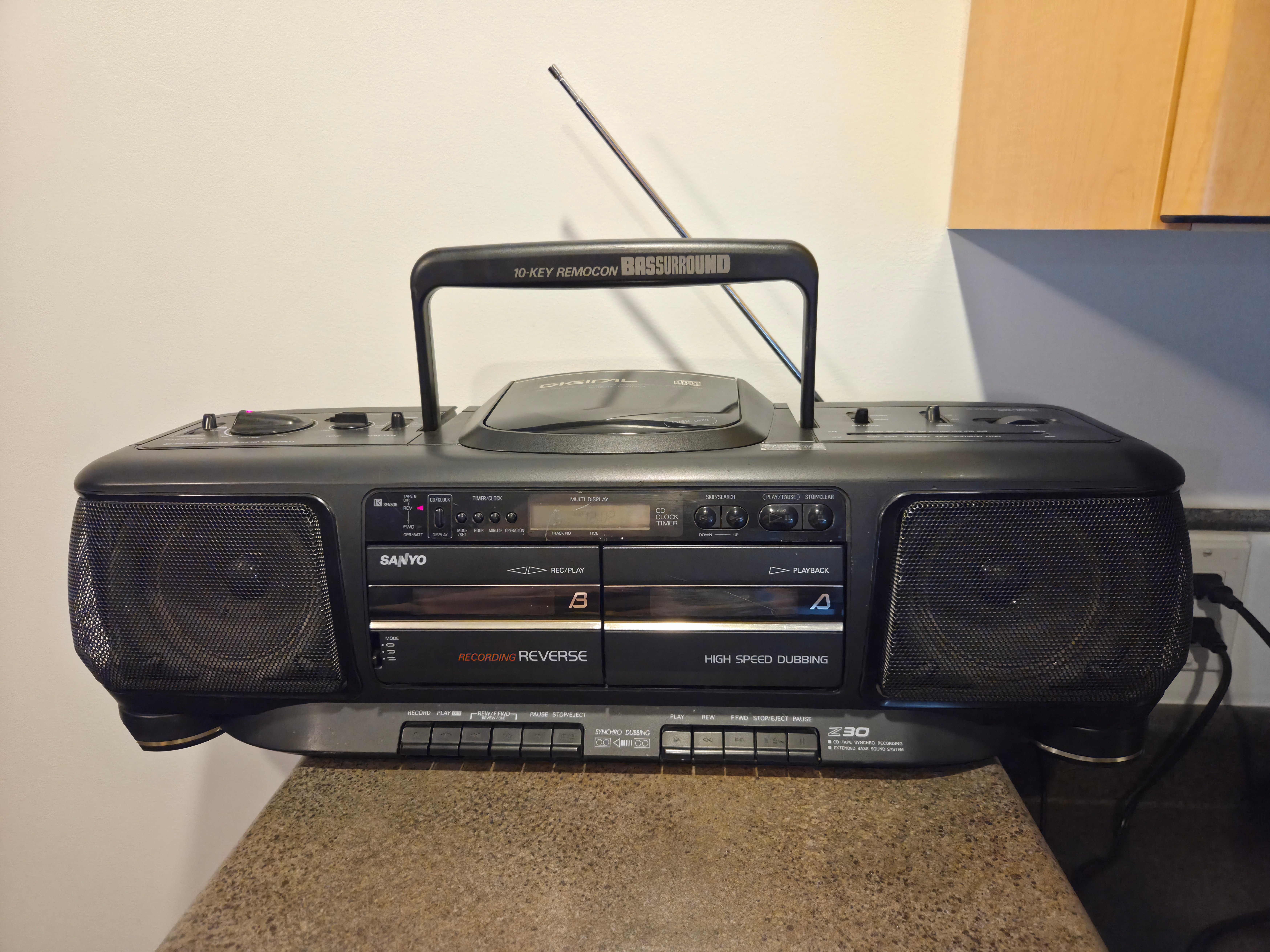 1991 Sanyo Boombox Works Cassette CD Player Radio MCD-Z30 Stereo