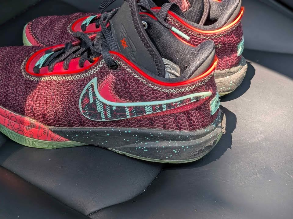 Nike LeBron XX (GS) Basketball Shoes - photo 2