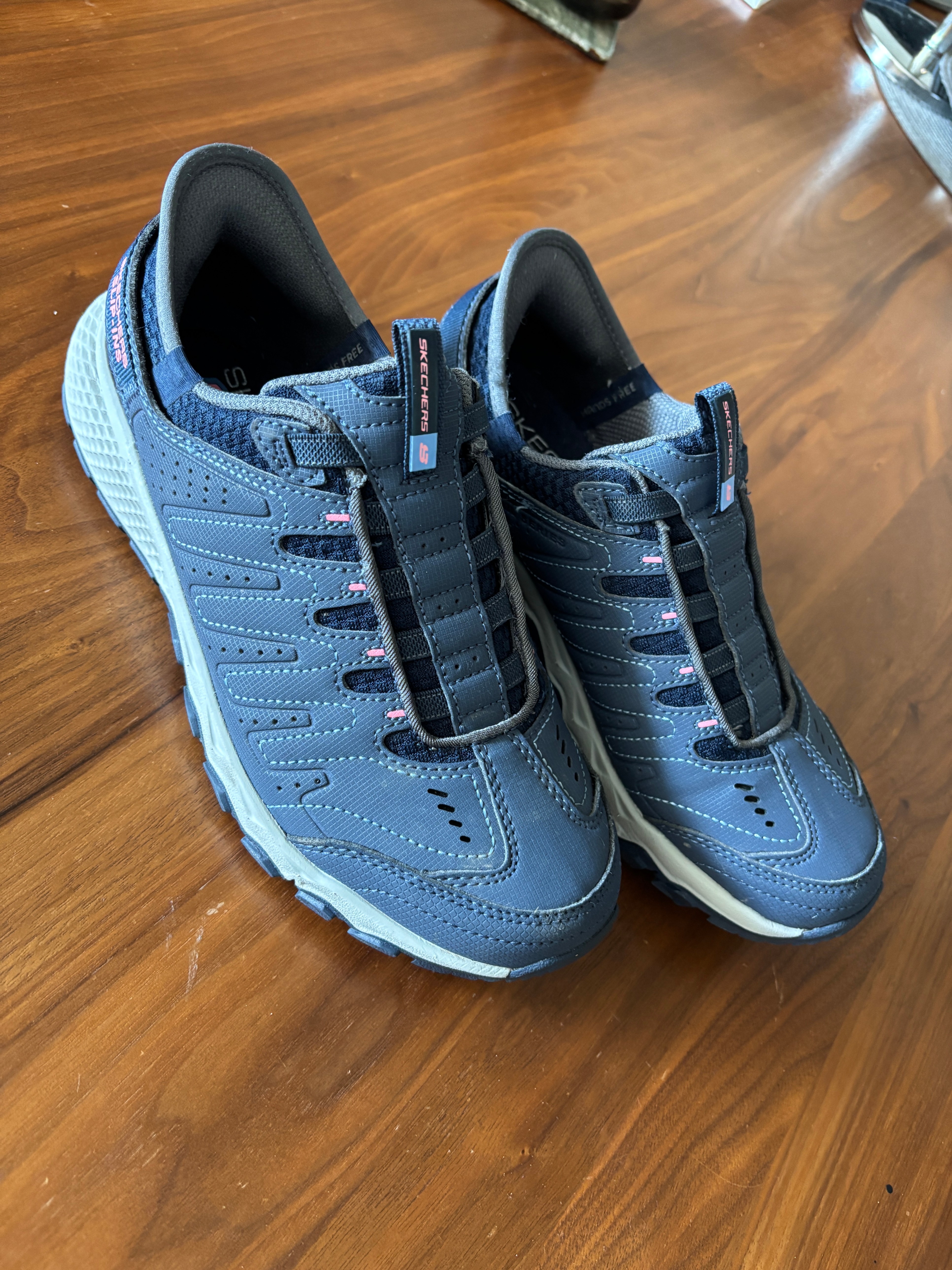 Skechers Hands Free Slip-ins Walking/Trail Shoes – Size 5.5