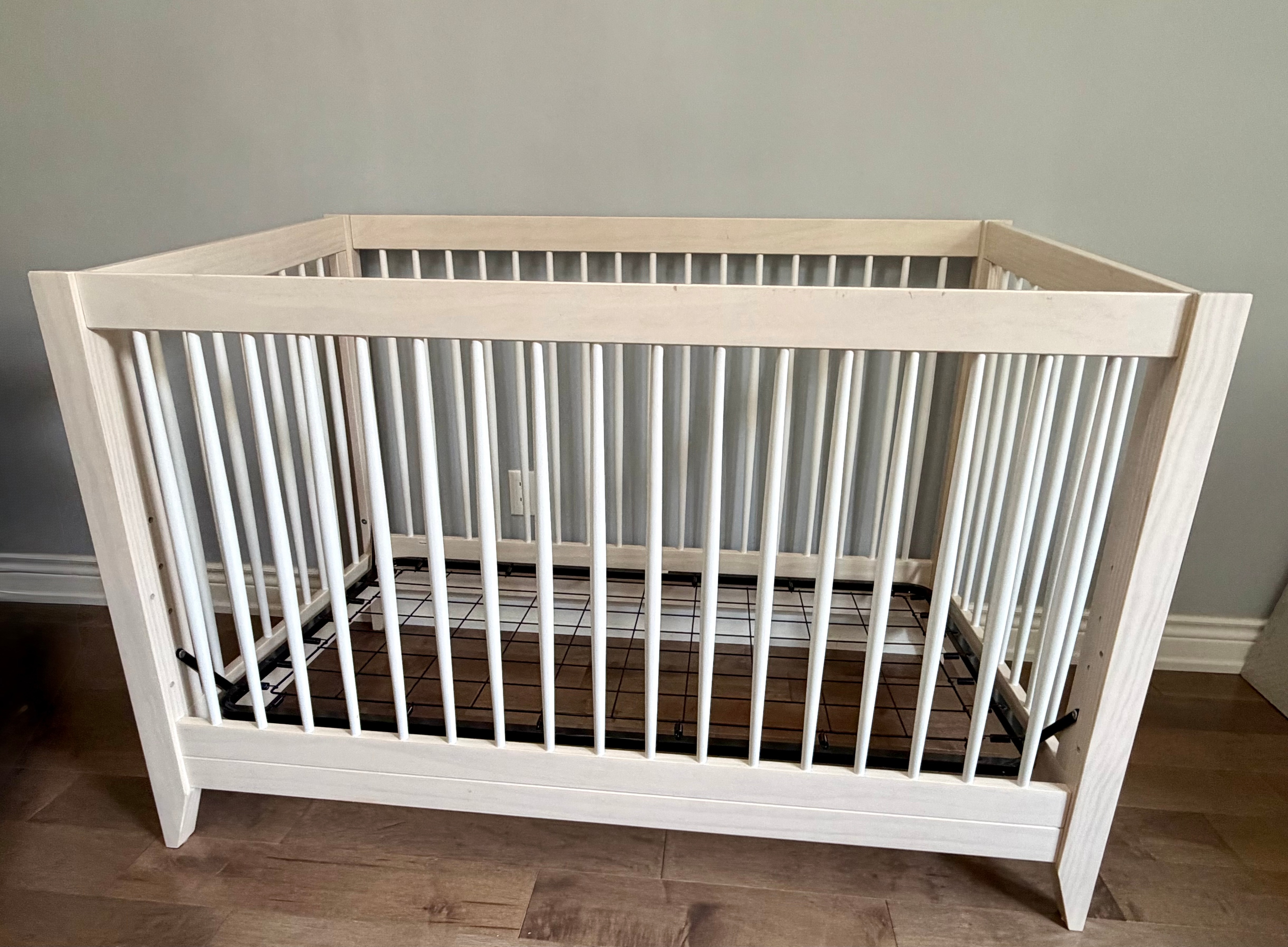 Baby Crib (convertible)