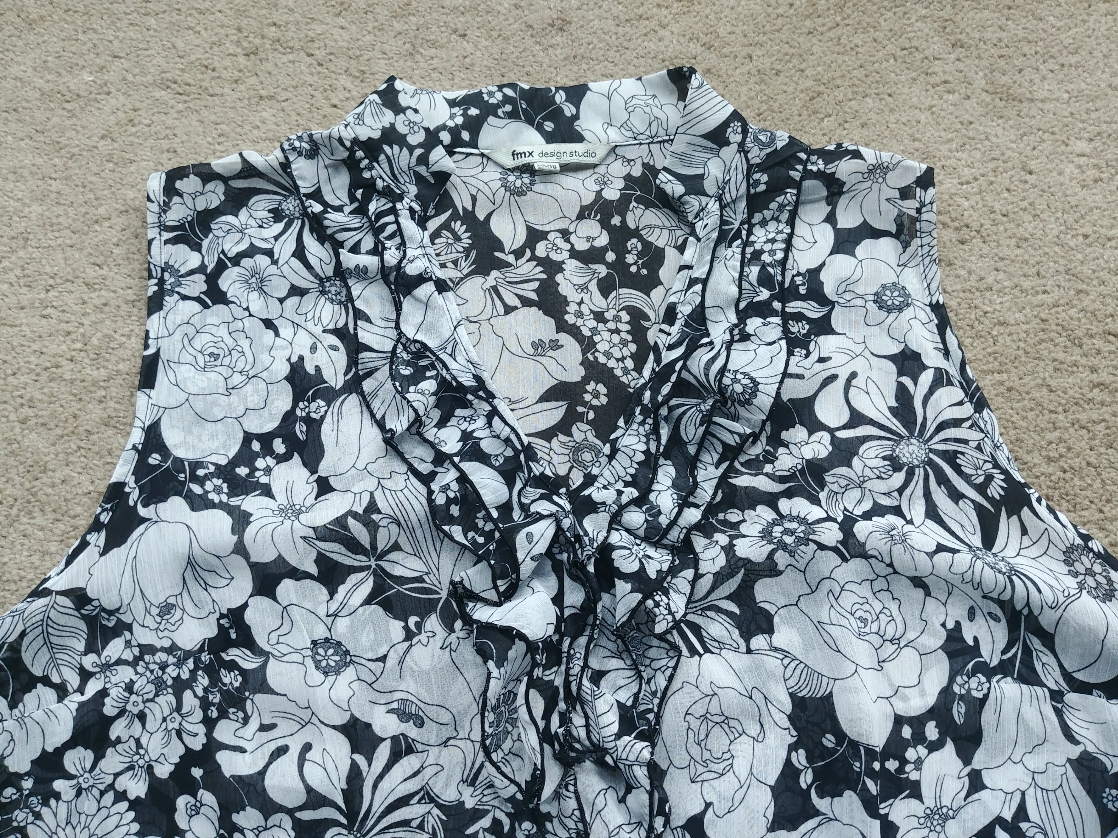 FMX Design Studio Sleeveless Floral Blouse - photo 4