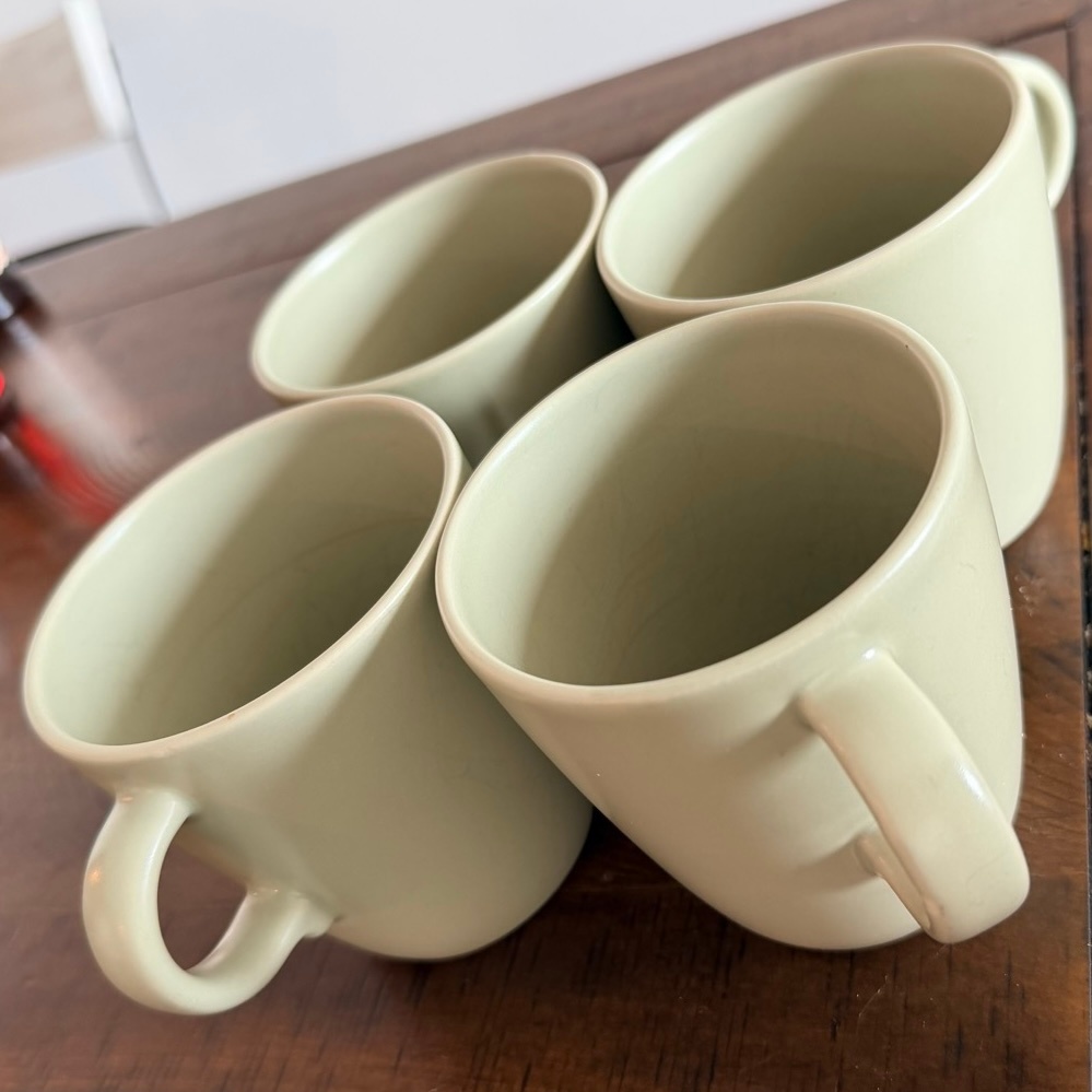 21-Piece Stoneware Dinnerware Set + 4 Mugs - photo 3