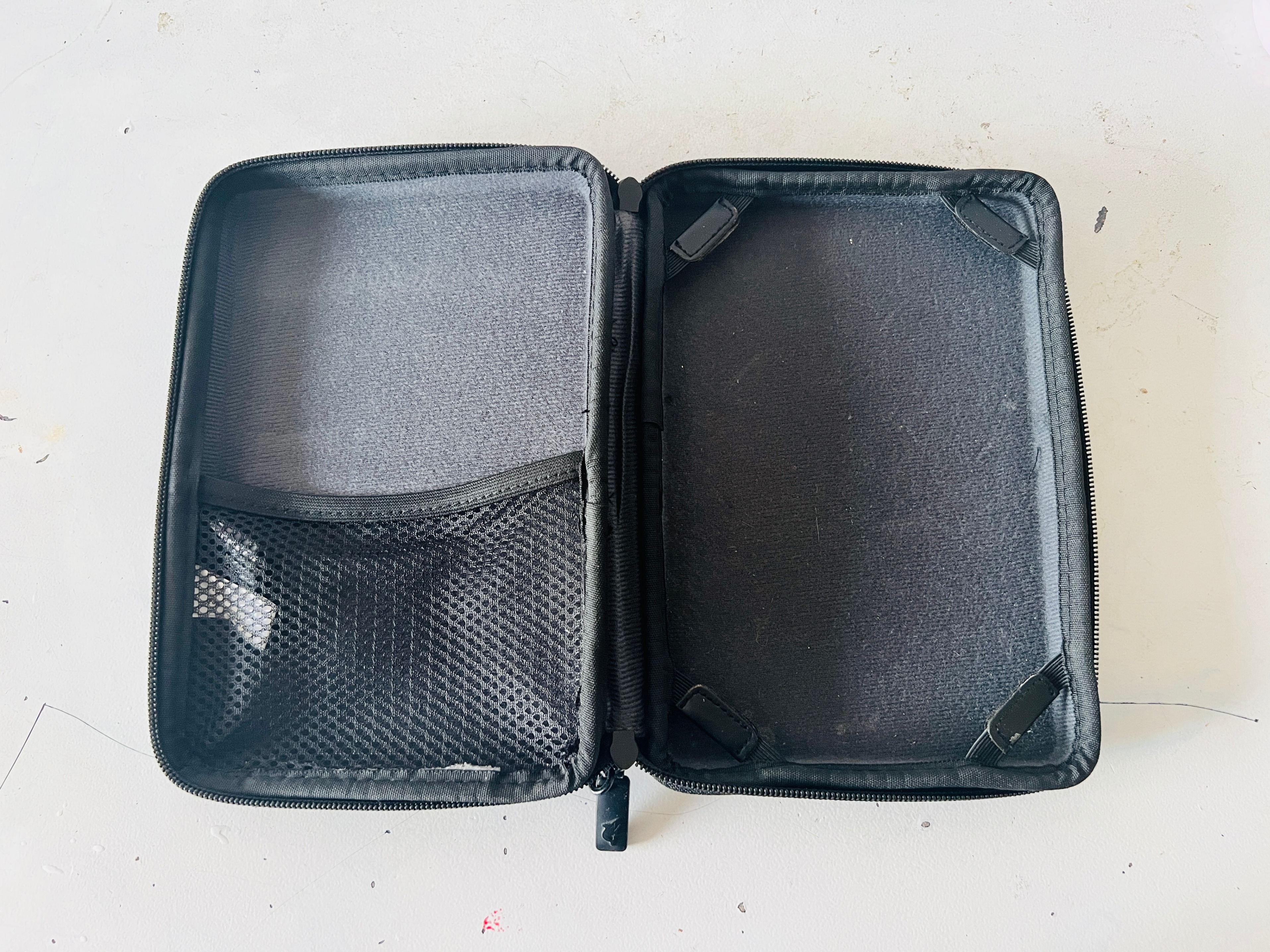 Portable protection bag and travel case - photo 2