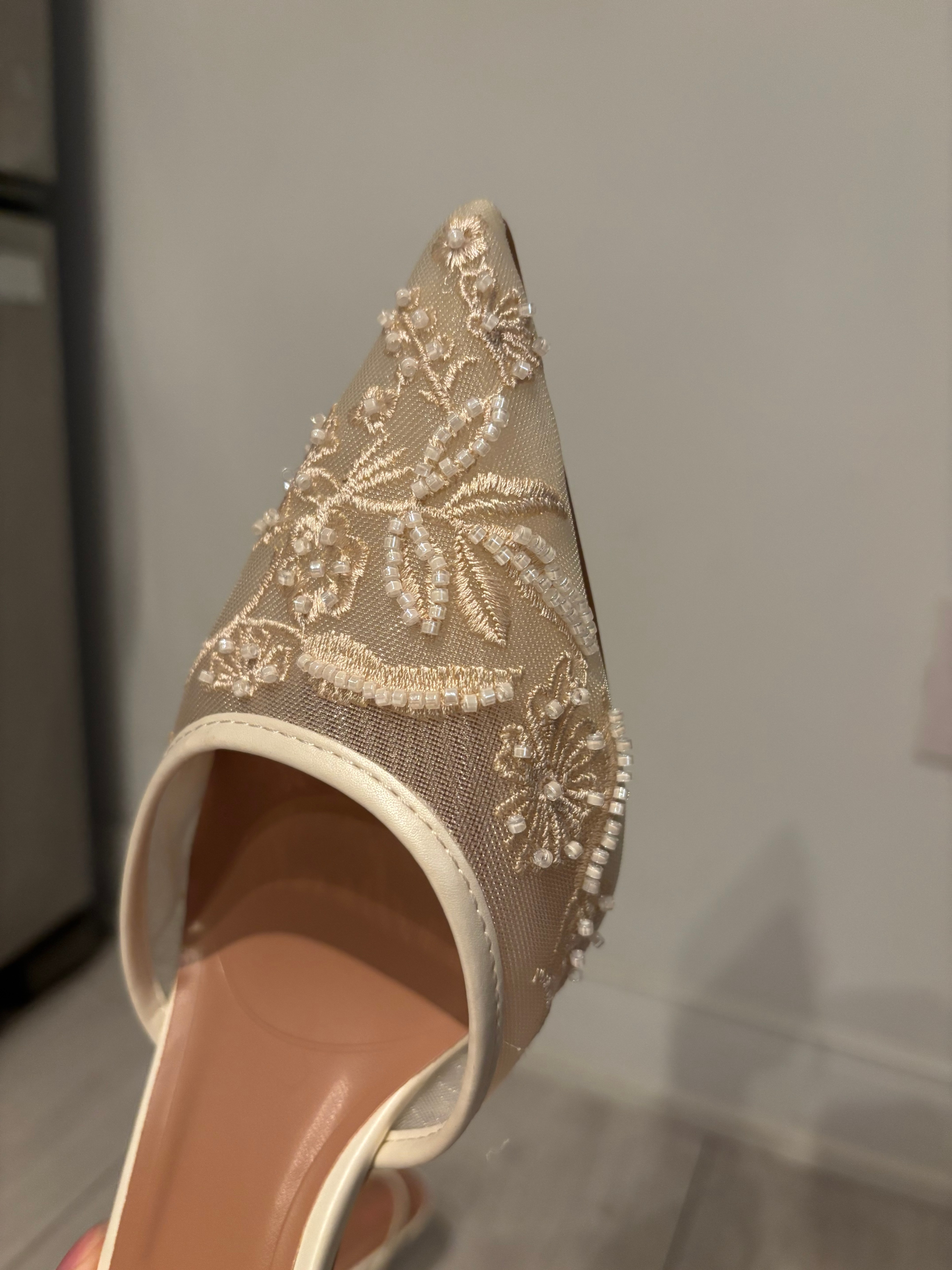 Embroidered Pointed-Toe Slingback Heels In White - photo 3